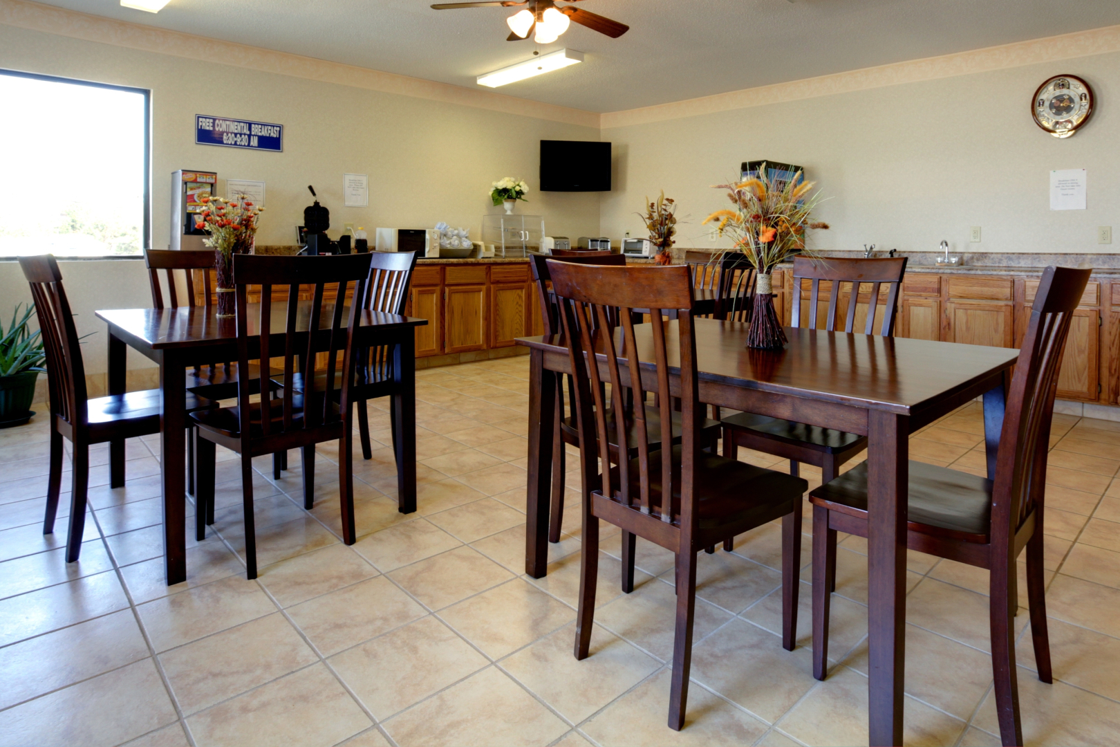 Americas Best Value Inn & Suites Macon at Eisenhower Pkwy