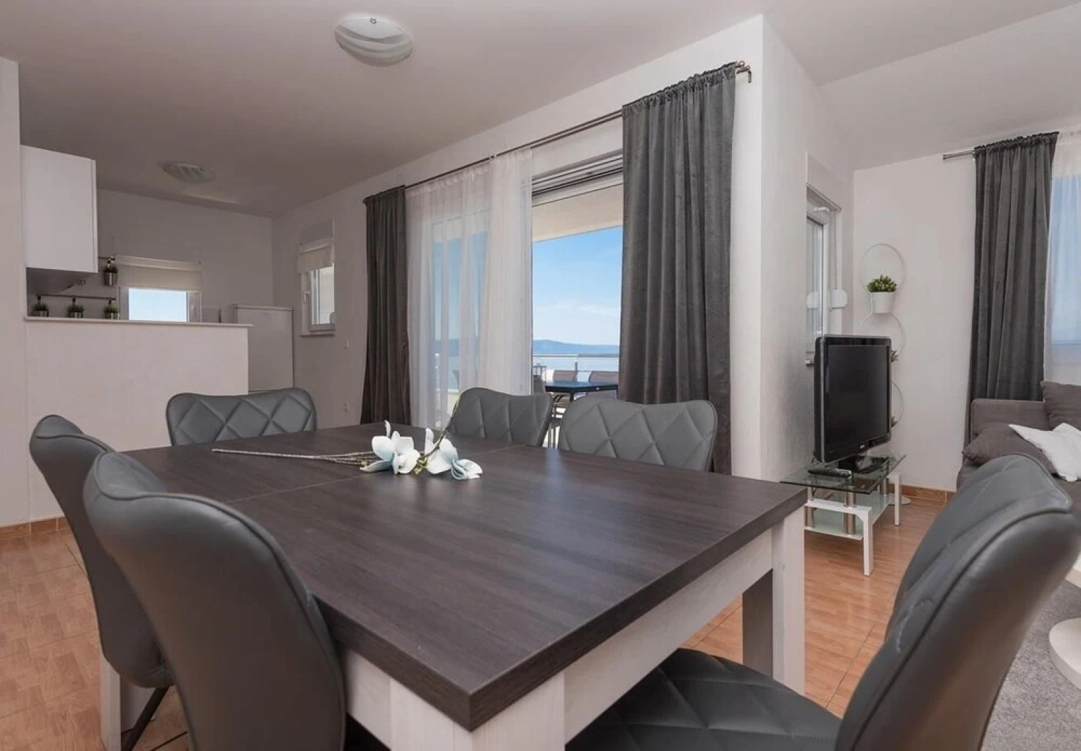 Ivi - 100 m From Pebble Beach - A4