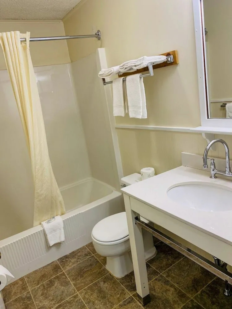 Travelodge by Wyndham Lincoln Near White Mountain