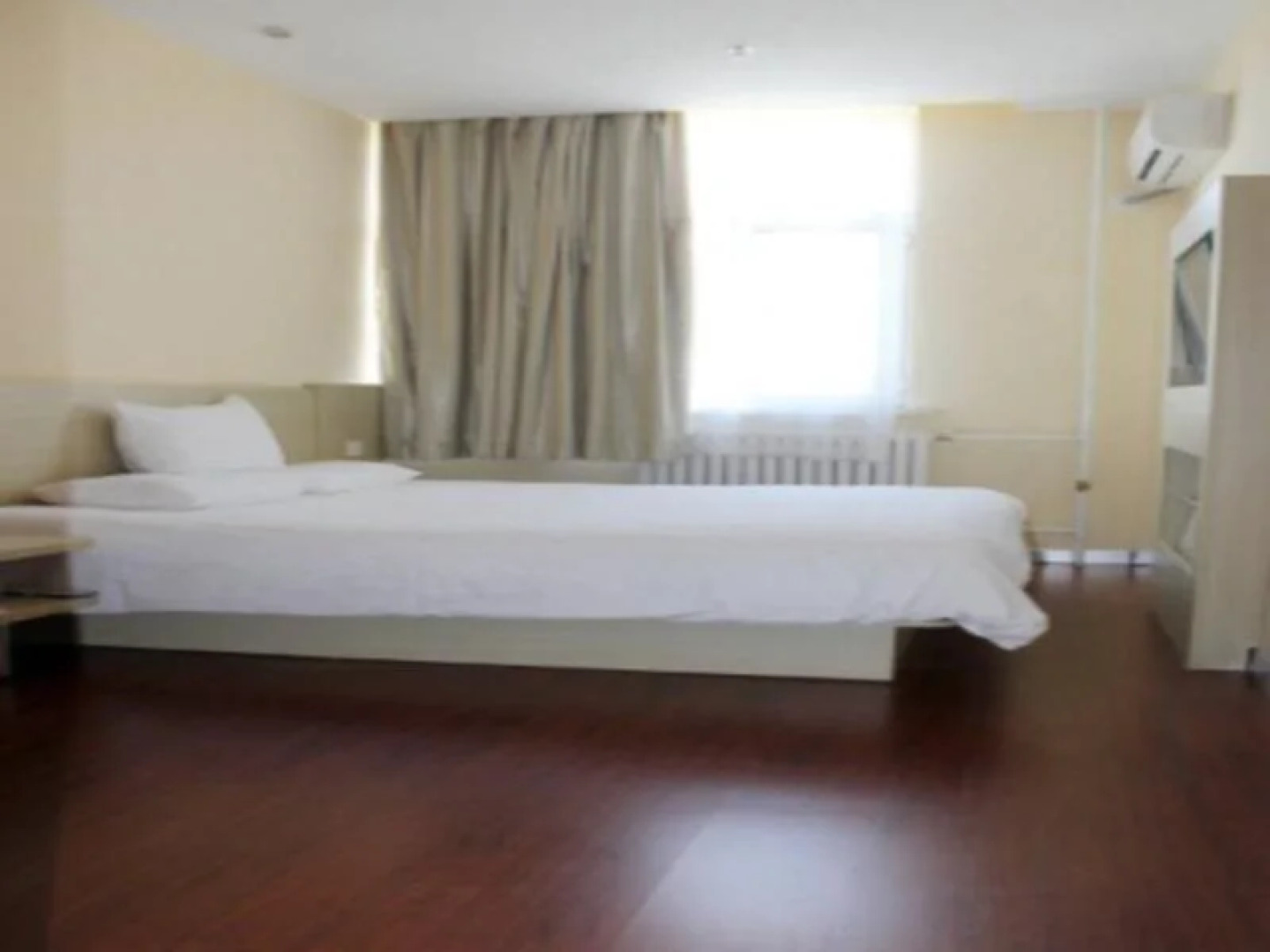 Hanting Hotel Yining Shanghai Town