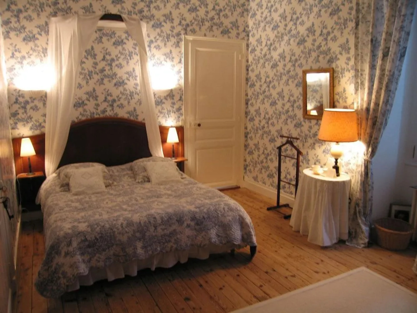 Logis de Guitres - Chambres dHotes