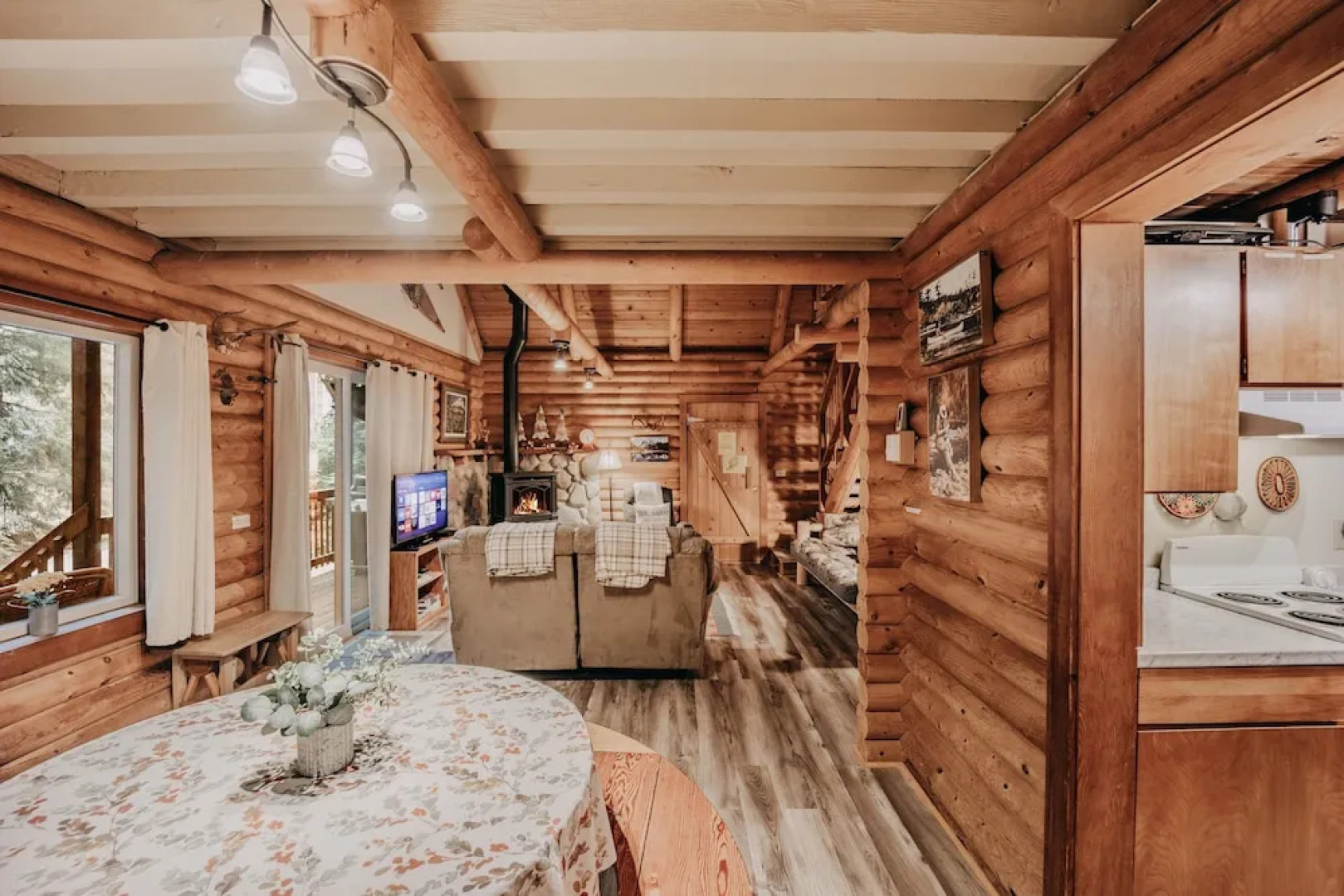 Baker Rim Cabin 17 - A Rustic Family Cabin With Modern Features