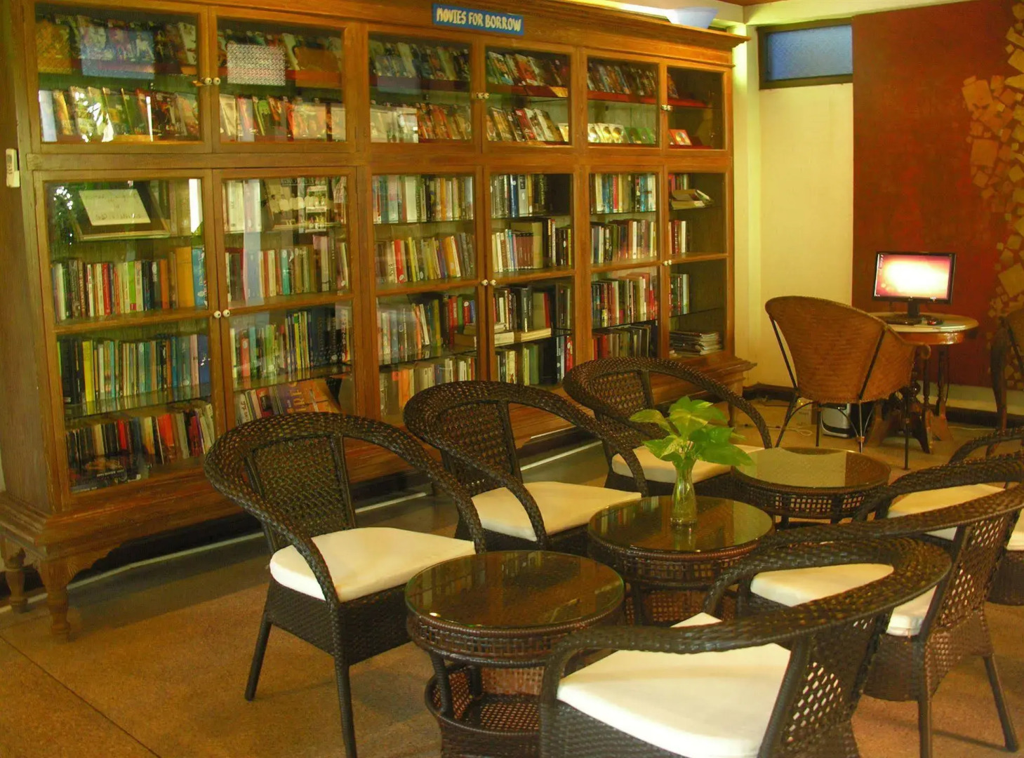 White House Beach Resort And Spa