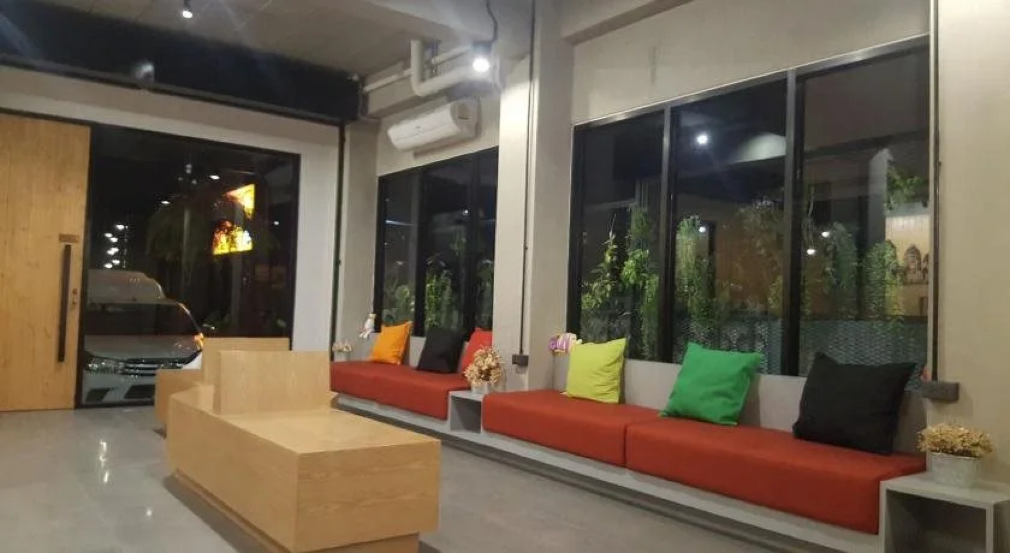 Saya Loft Hostel Lopburi