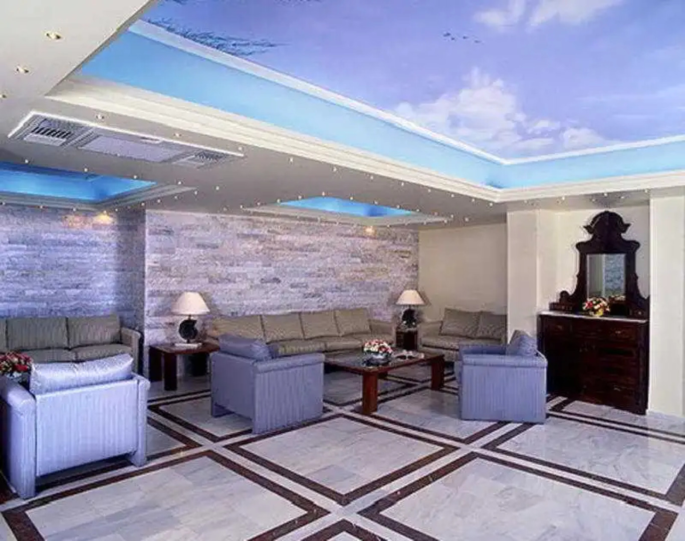 Plaza Vouliagmeni Strand Hotel