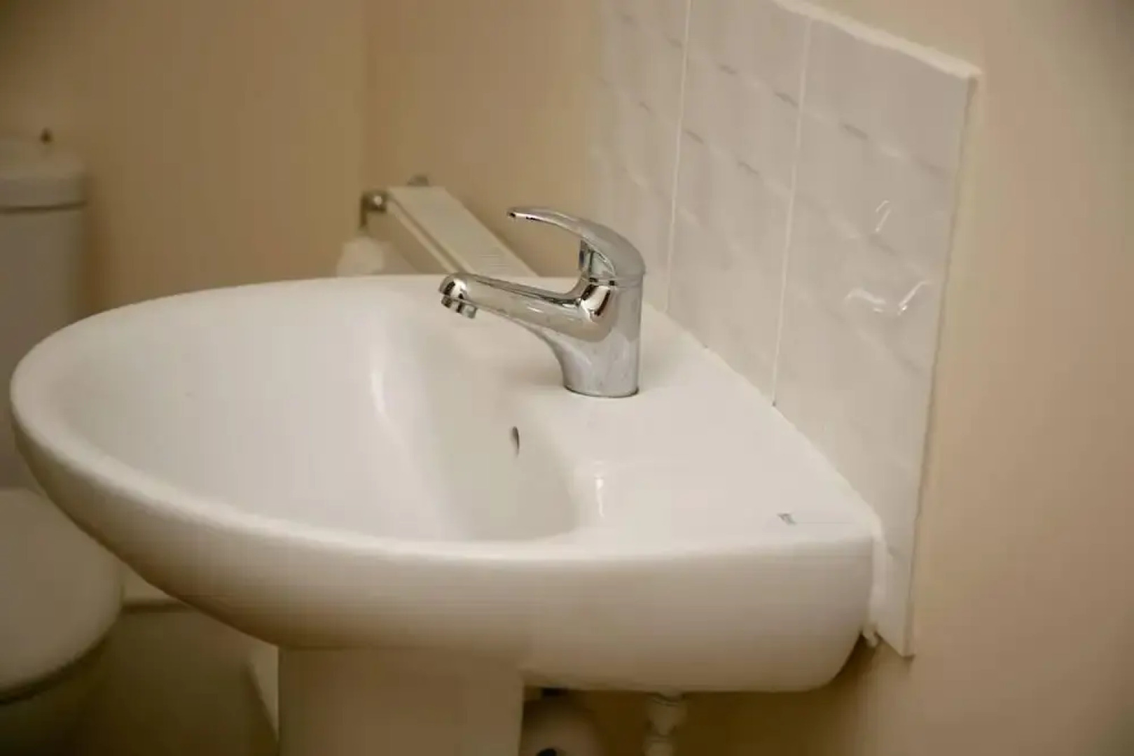 8 Guests - 4 Bedrooms - Parking - Garden