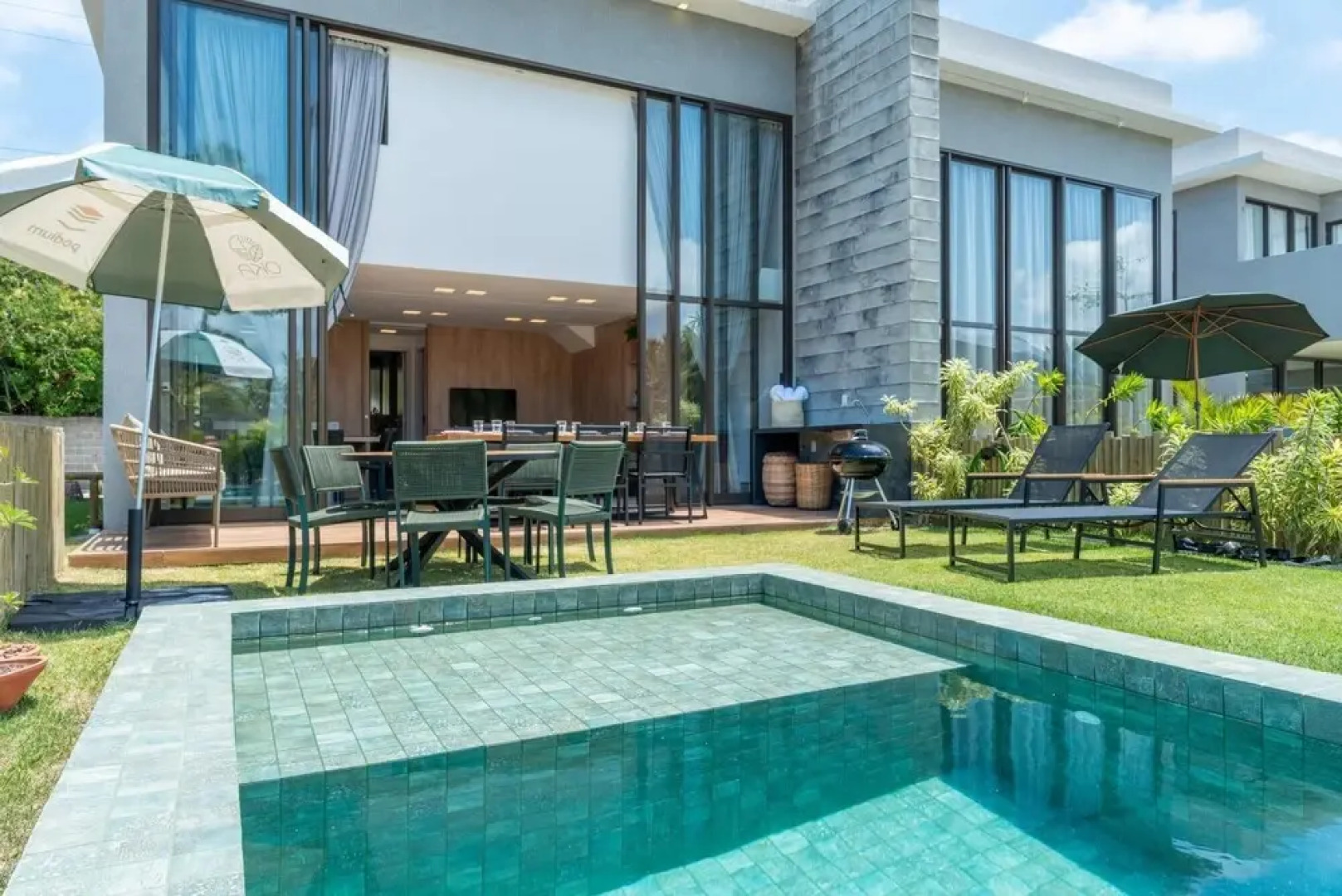 Incr vel Casa com Piscina Condom nio p na Areia