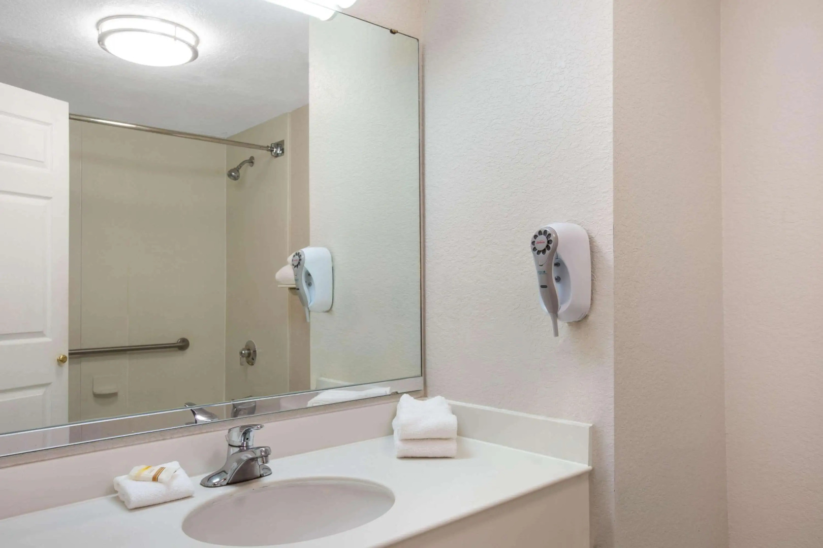 La Quinta Inn & Suites by Wyndham Ft. Lauderdale Plantation