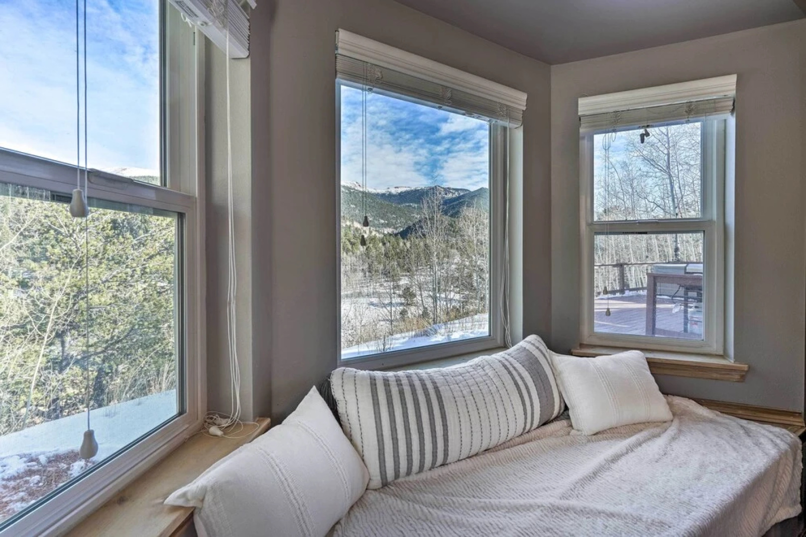 Hot Tub, Deck & Grill: Mtn-view Divide Cabin