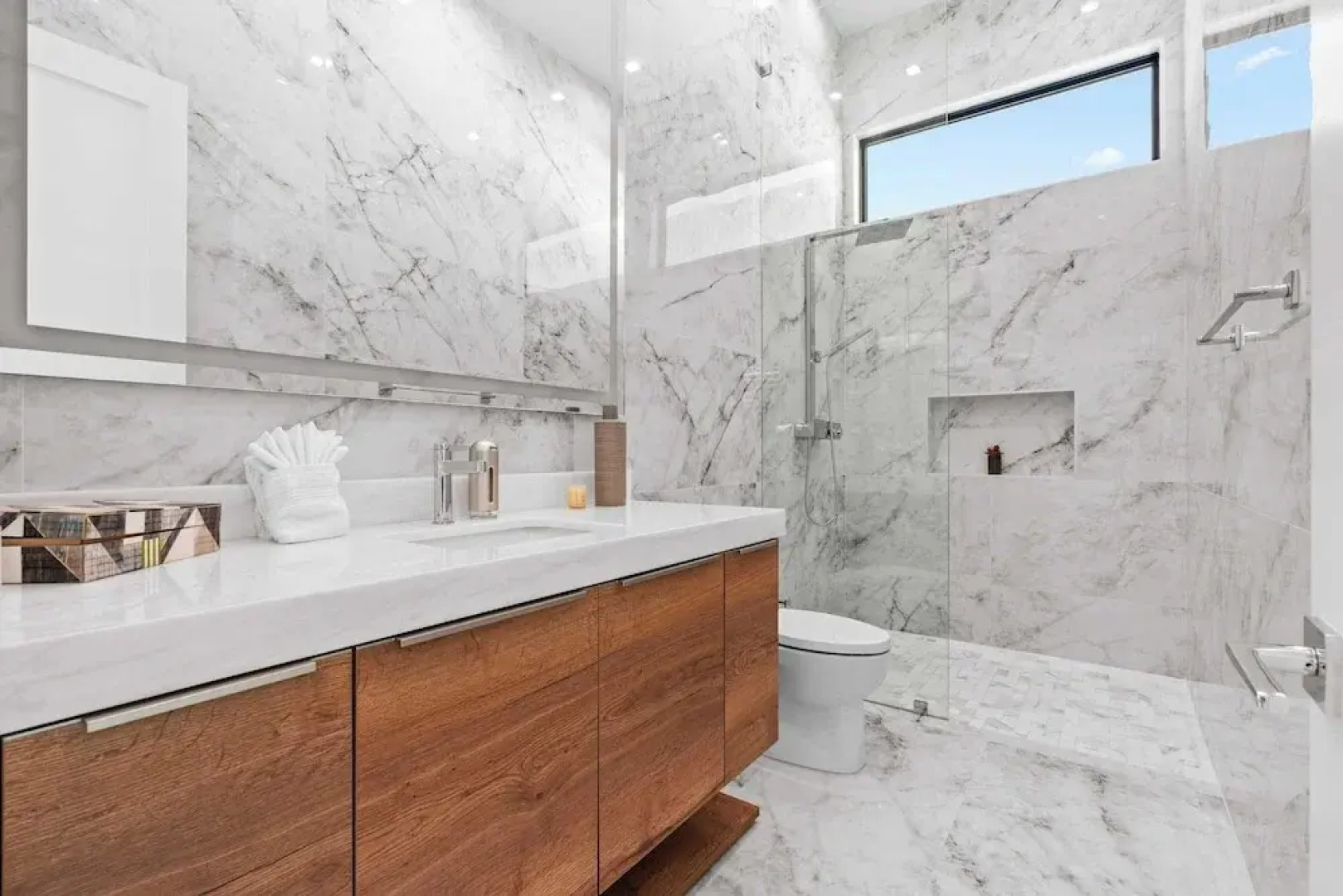 Sleeps 31 2 Luxury Villas w/ Pool + Spa, Putting Green Bravo by Avantstay