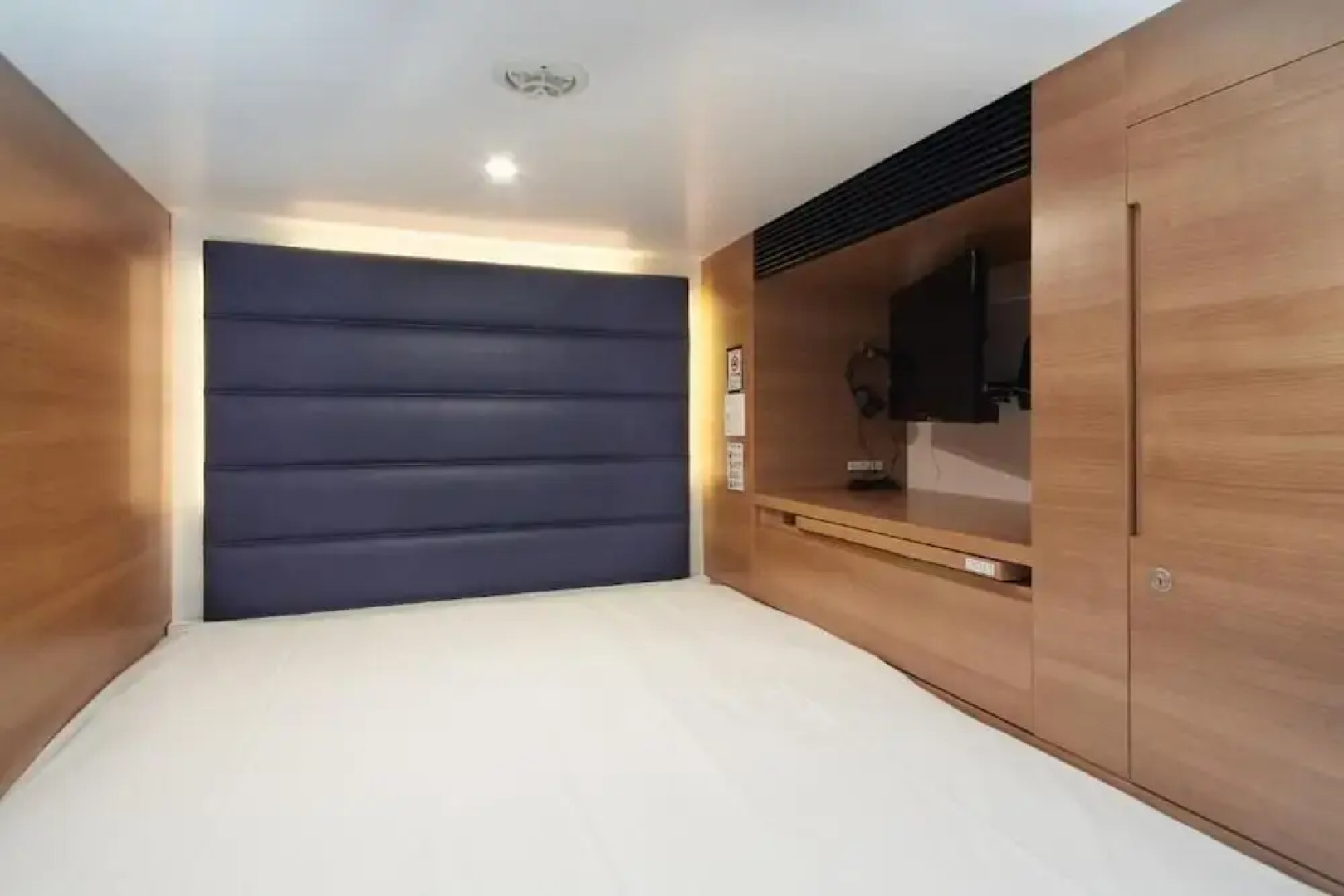 Hotel & Spa TOPOS Sendai Station - Caters to Men