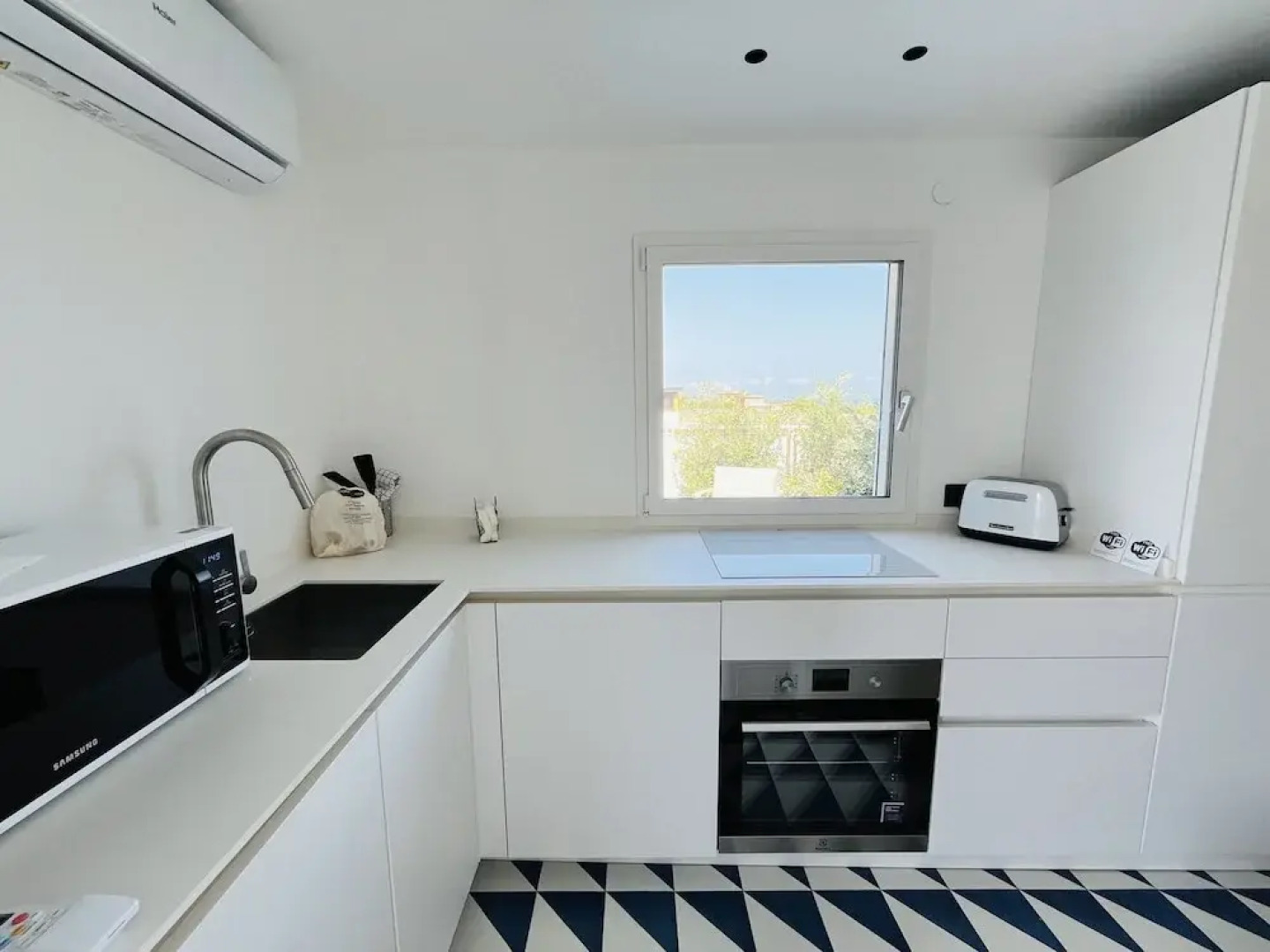 Marina Boutique Rooms