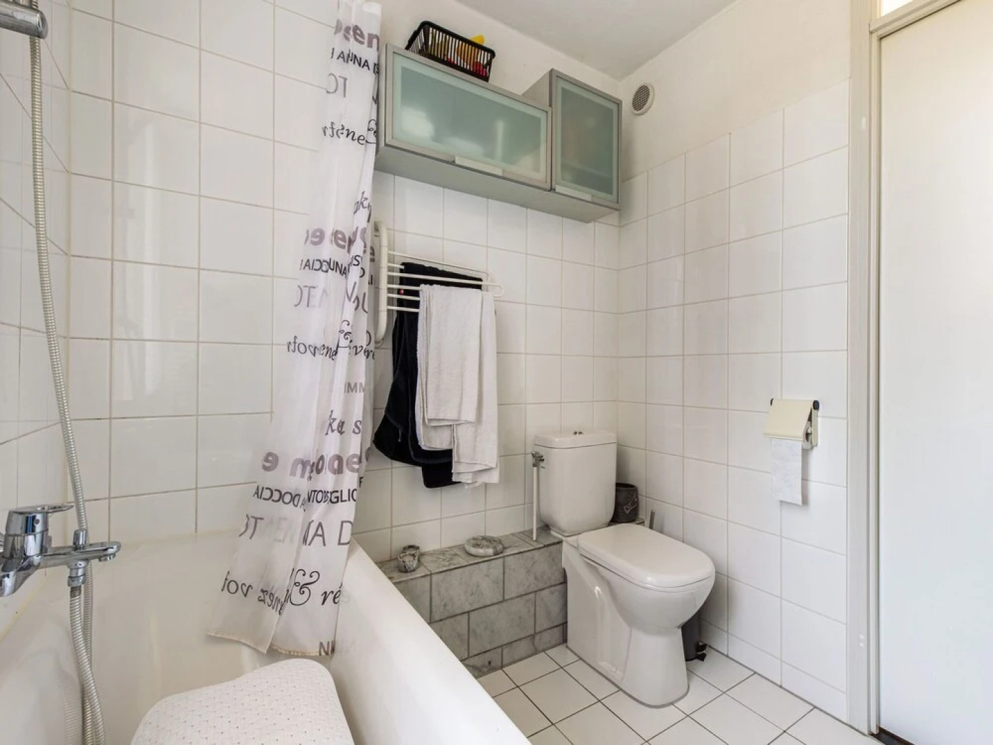 Modern Holiday Home in Monnickendam With Roofed Terrace