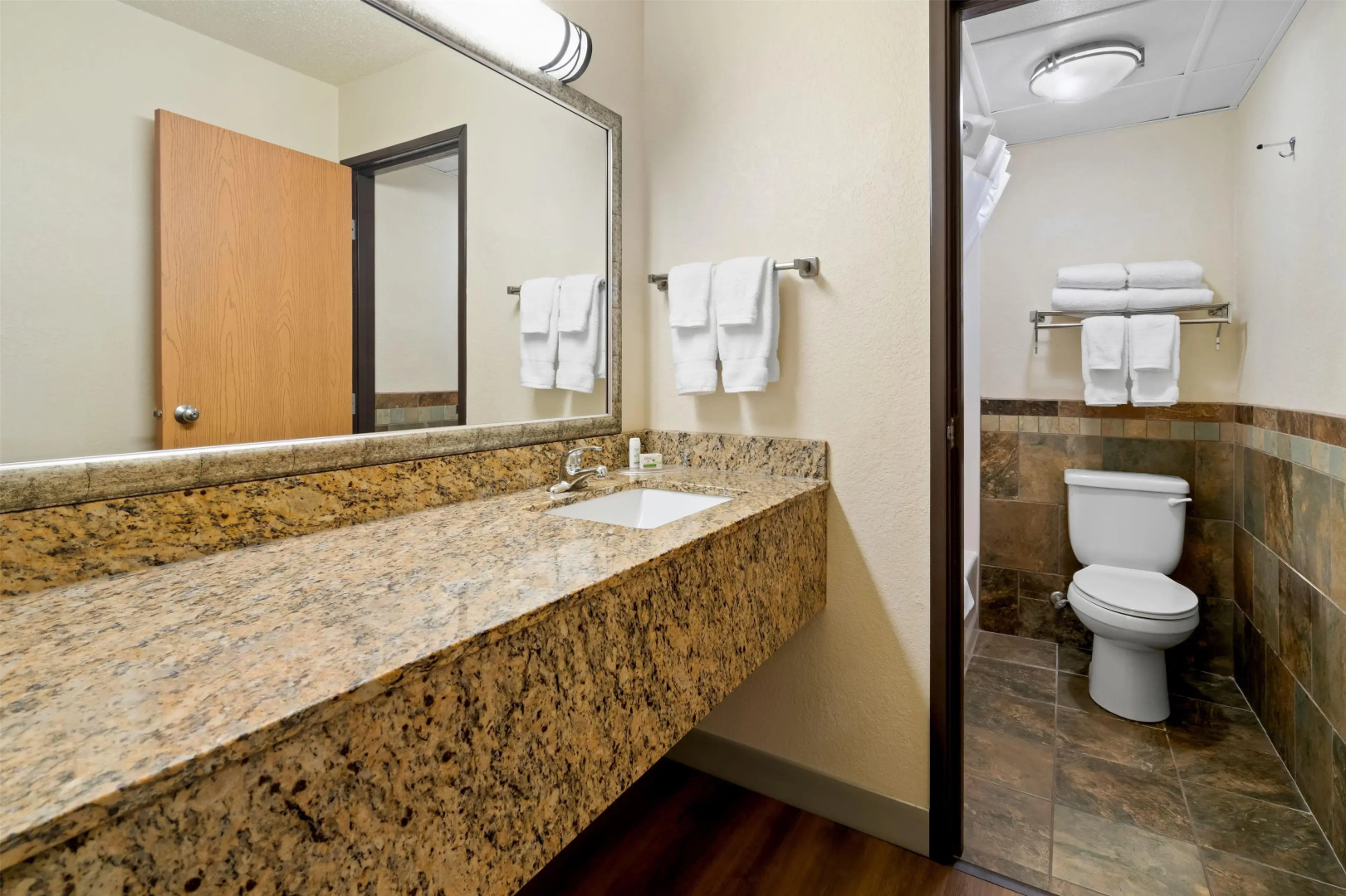 AmericInn by Wyndham Dickinson