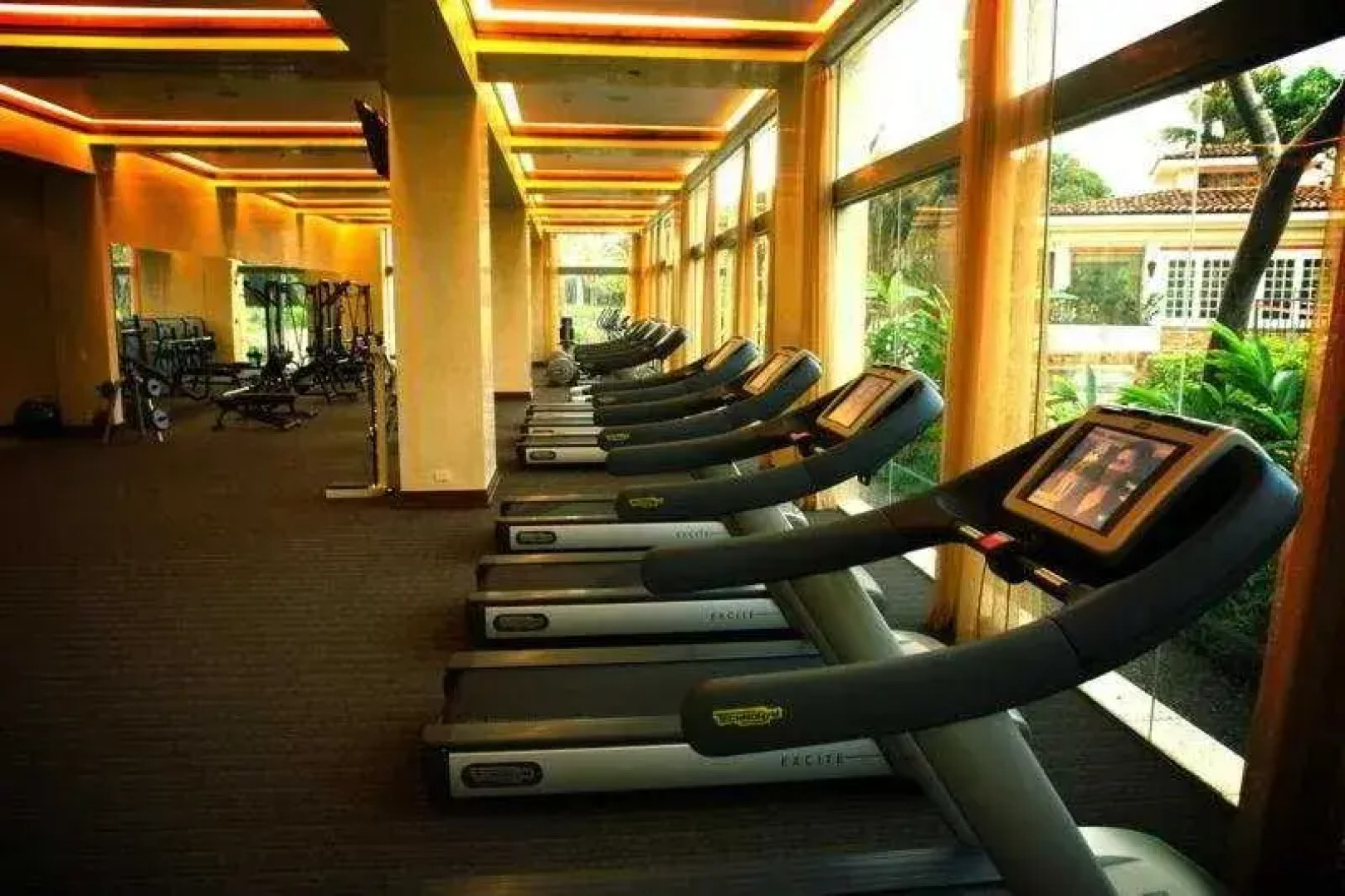 Real Hotel & Club Tower Cr