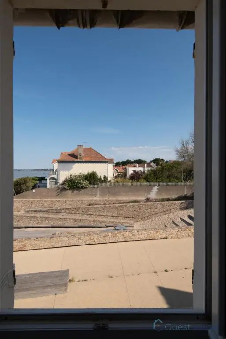 Appartement les pieds dans le sable, vue mer