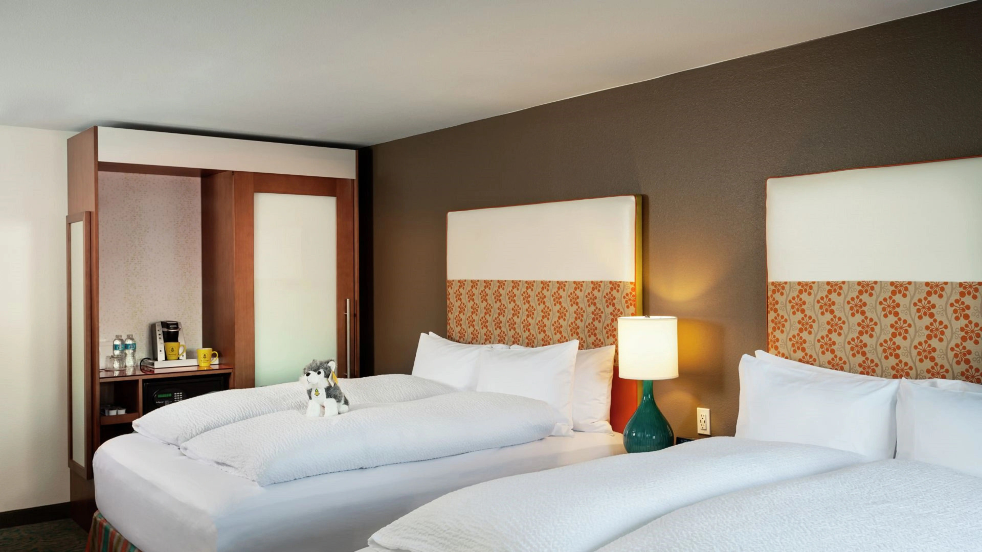 Staypineapple, University Inn, University District Seattle