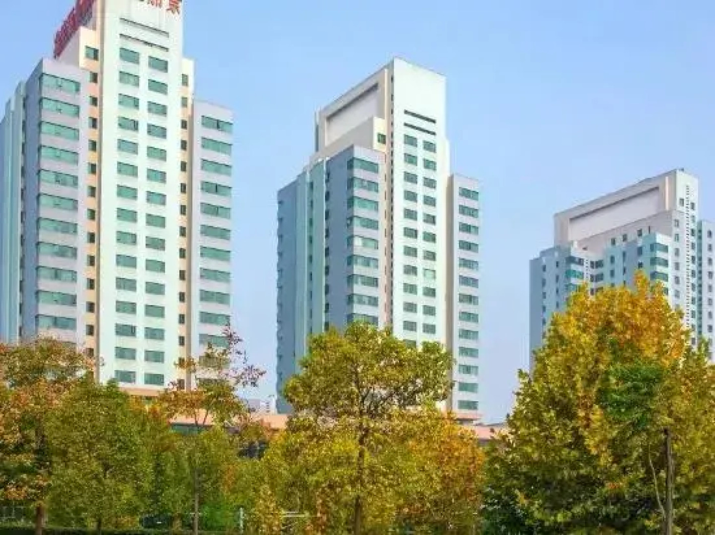 Xinbao Lijing Hotel (Shayang Hehua Road Food Street)