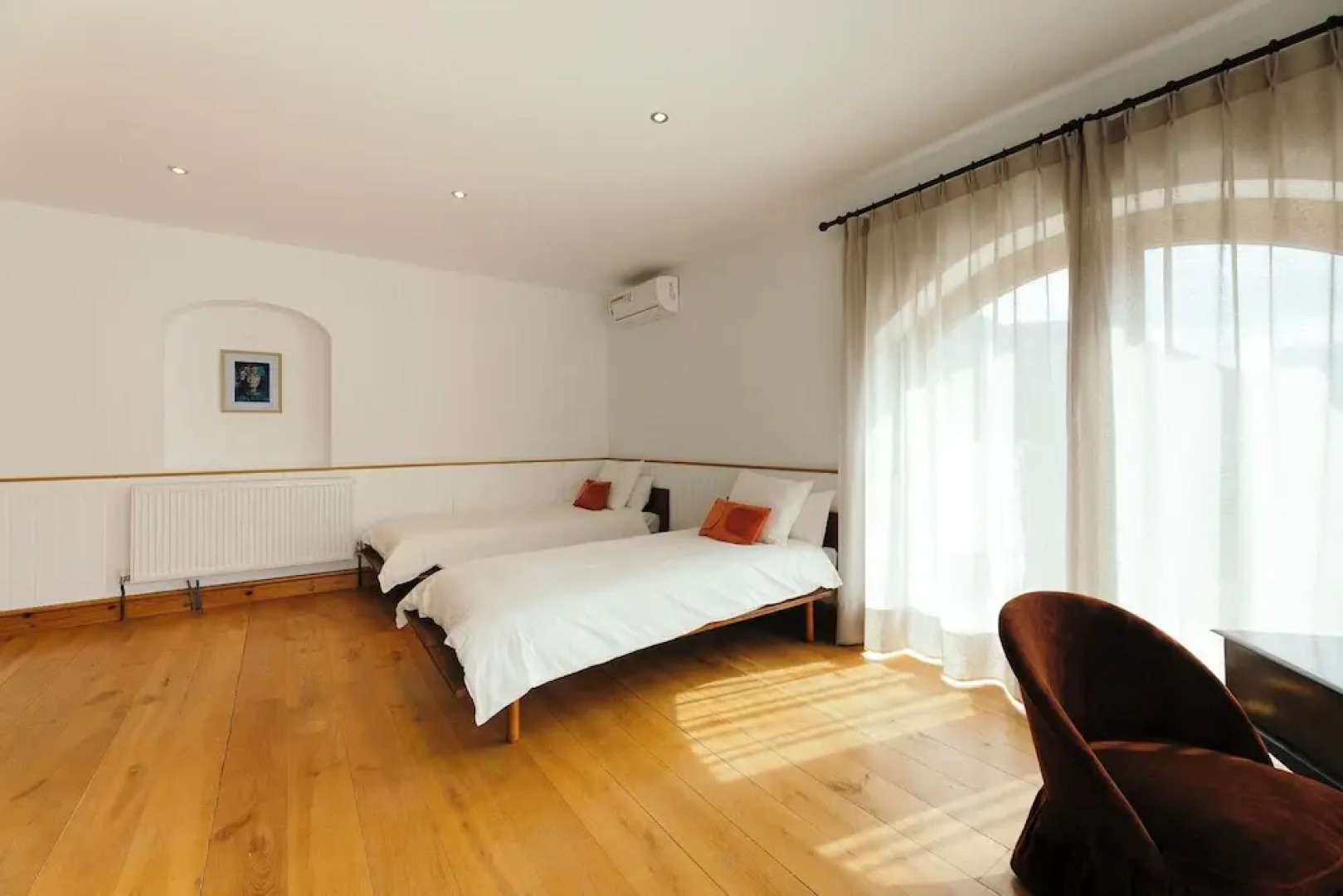 Luxurious 5 Bedroom Villa With Waterfall Closeby