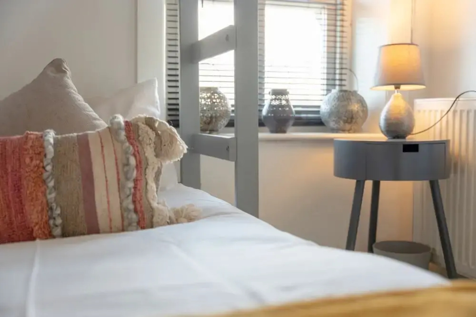 Cosy Cottage - Sleeps 6, Parking & Pet Friendly!