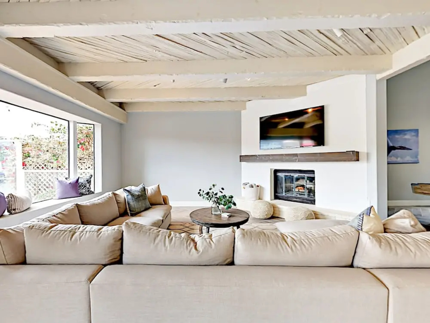 2311 Victoria Avenue Home 3 Bedrooms 2.5 Bathrooms Home