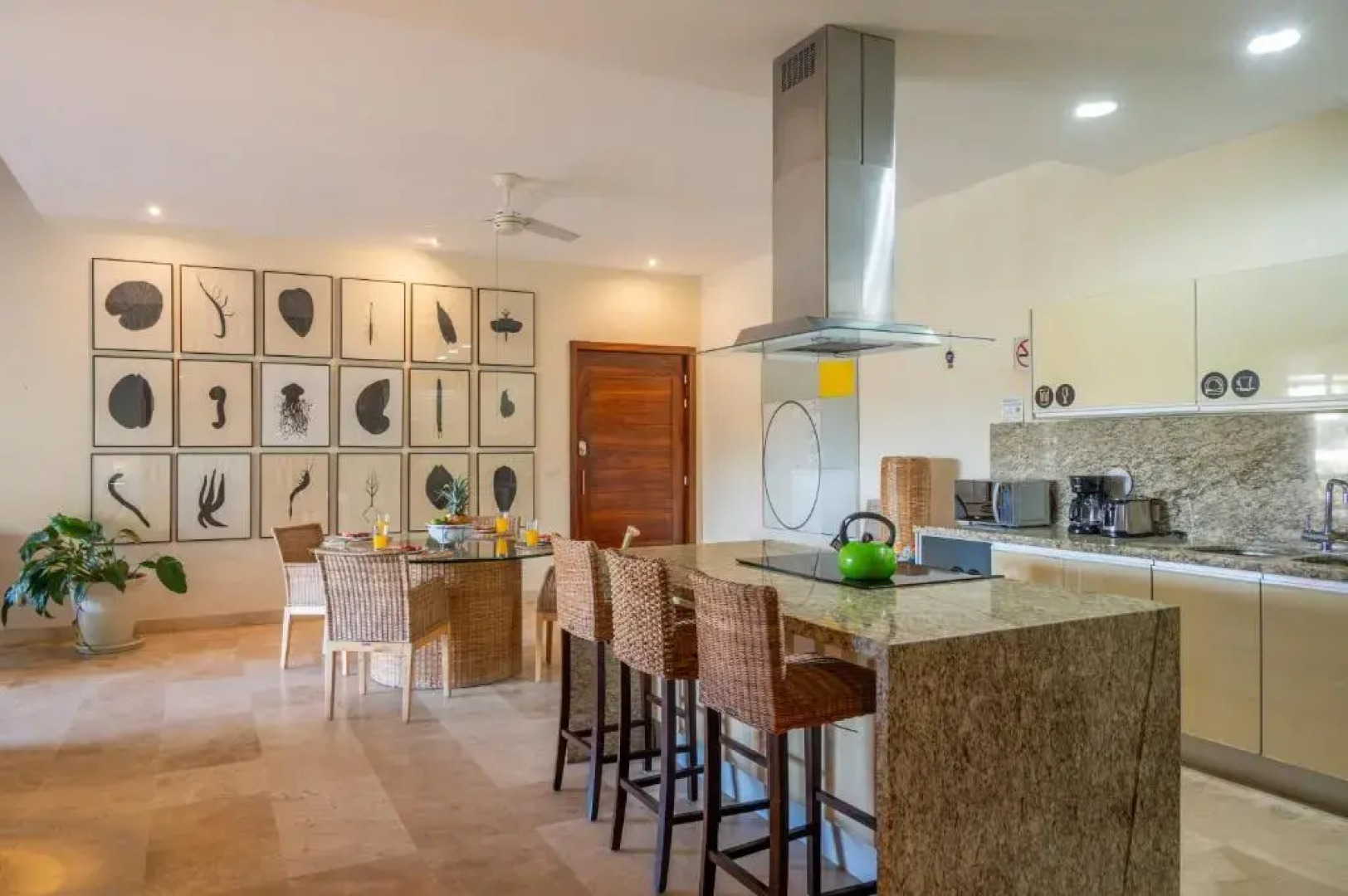 Pajaro de Fuego, Chelsea's Luxury Units