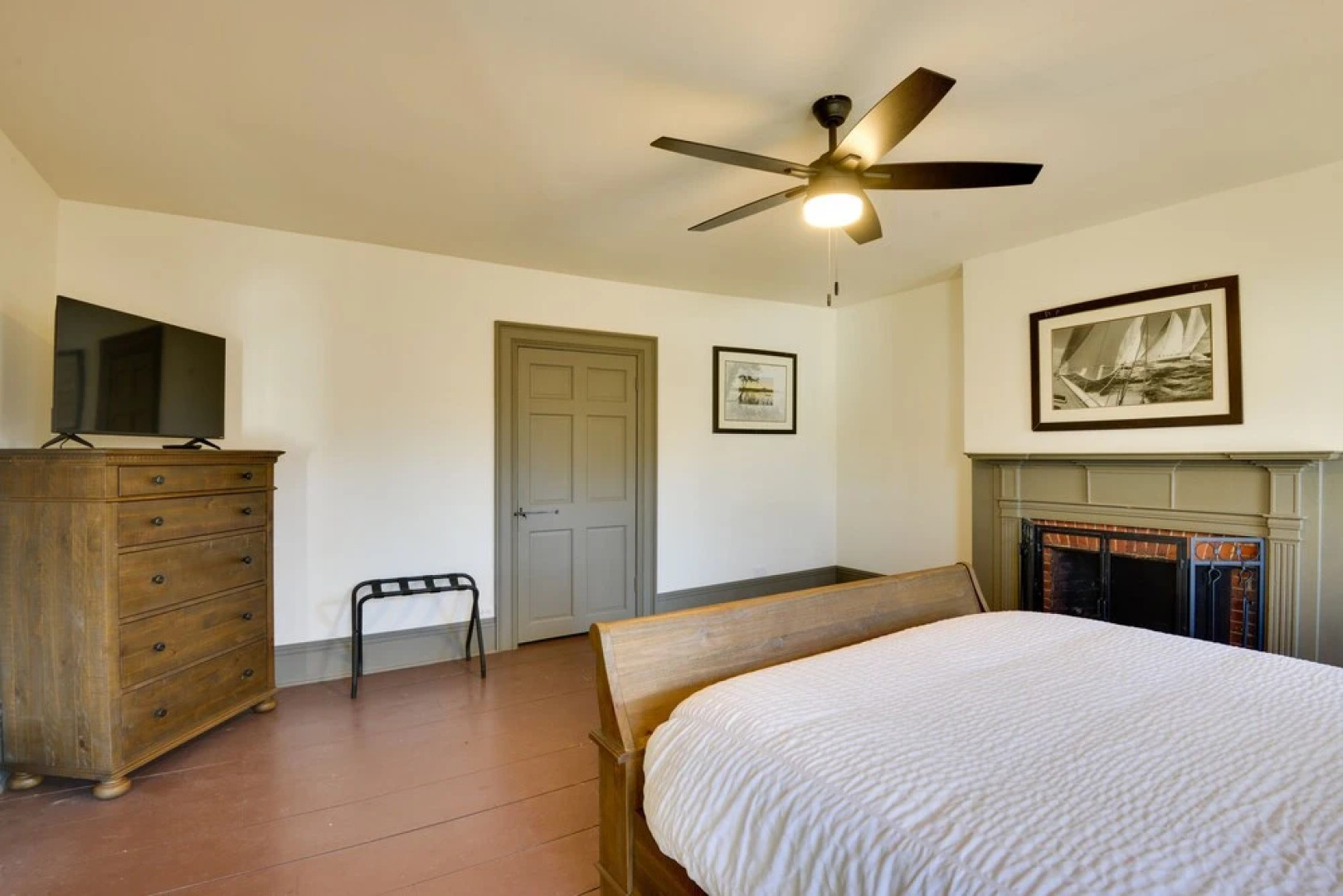 Sackets Harbor Apartment, Walk to Lake Ontario!