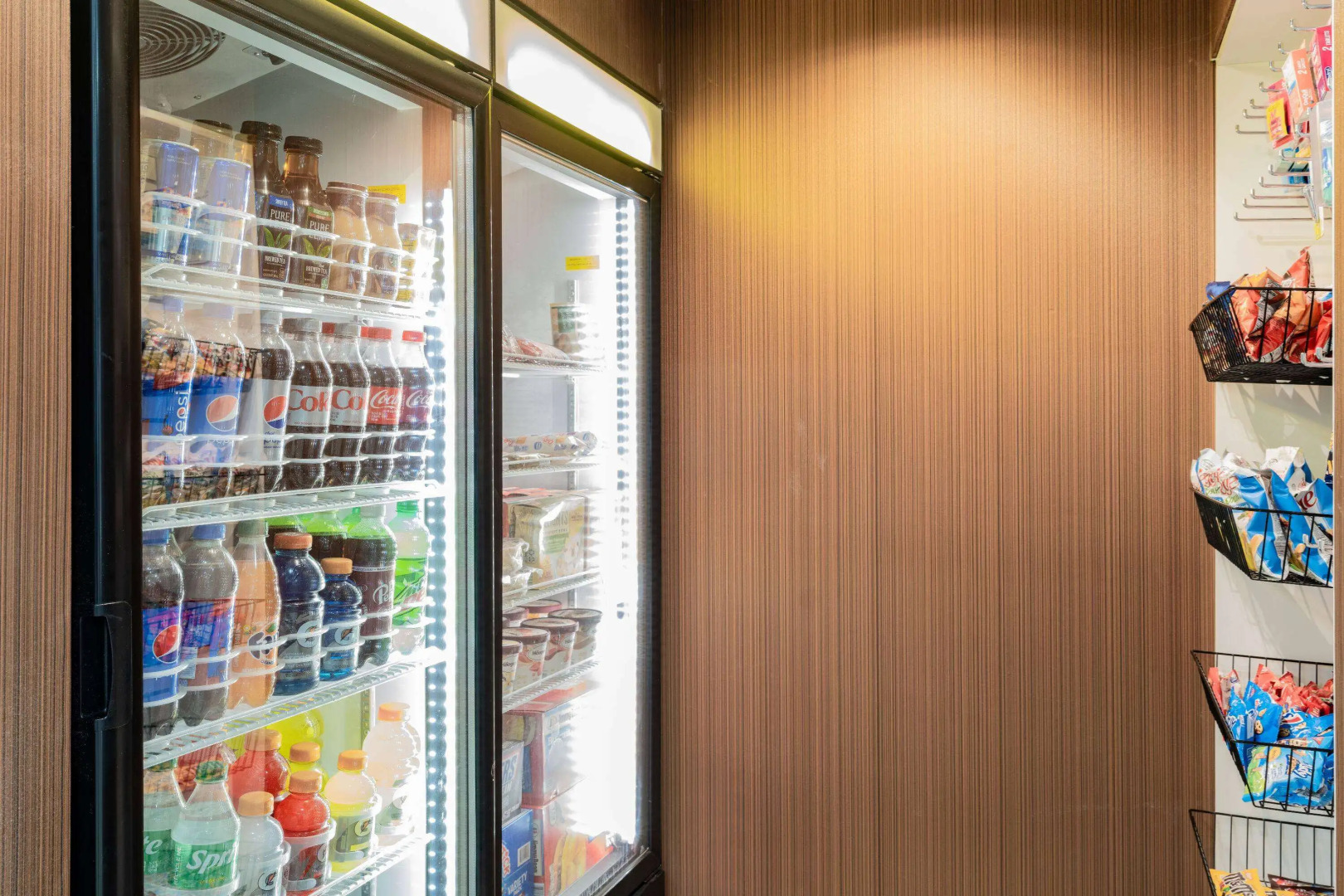 Days Inn & Suites by Wyndham Niagara Falls/Buffalo