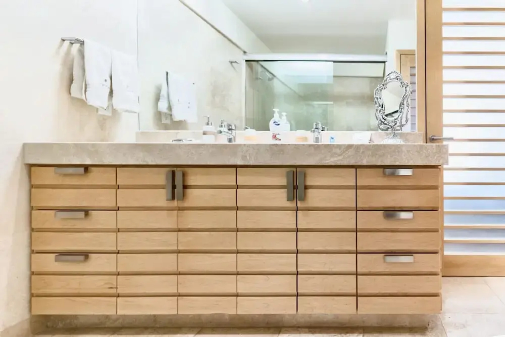 Luxury Private Resort 2-br 2-wr Condo w Breath Taking Lake Views