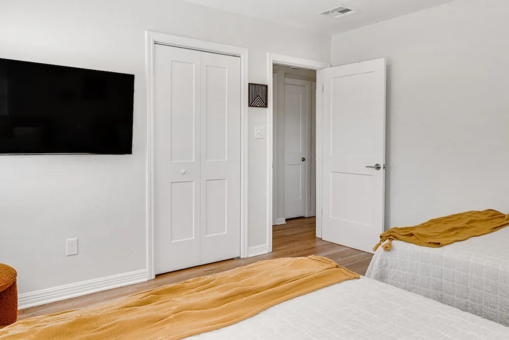 Lakeland Retreat: Private Heated Pool & Yard Games