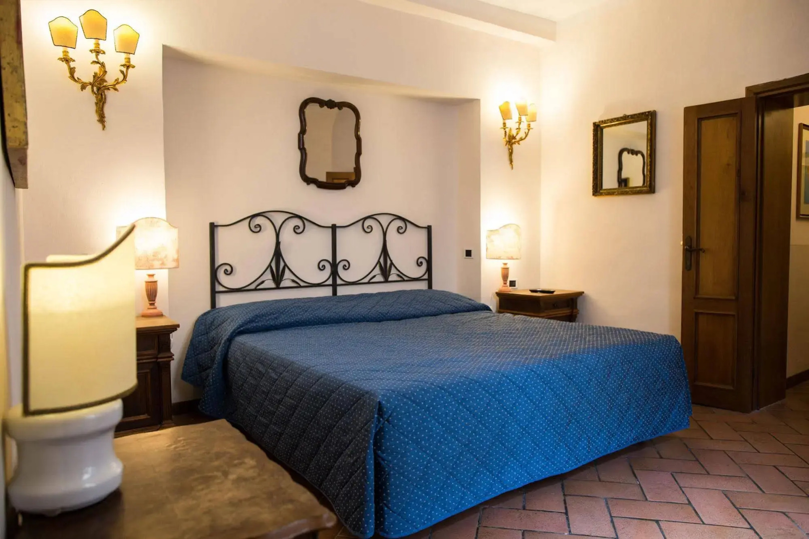 Piazza Paradiso Accomodation