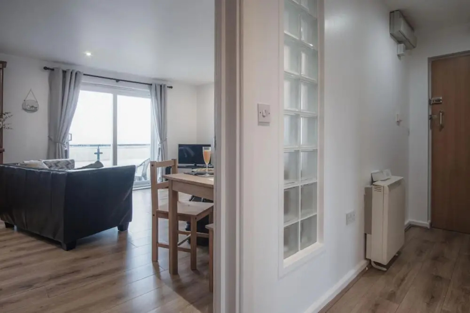 Beach View - 2 Bedroom Apartment - Llanelli