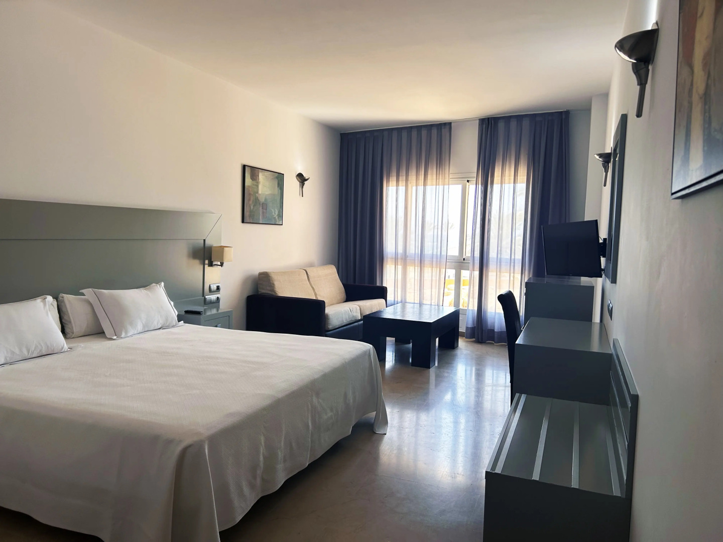 Senator Águilas Hotel