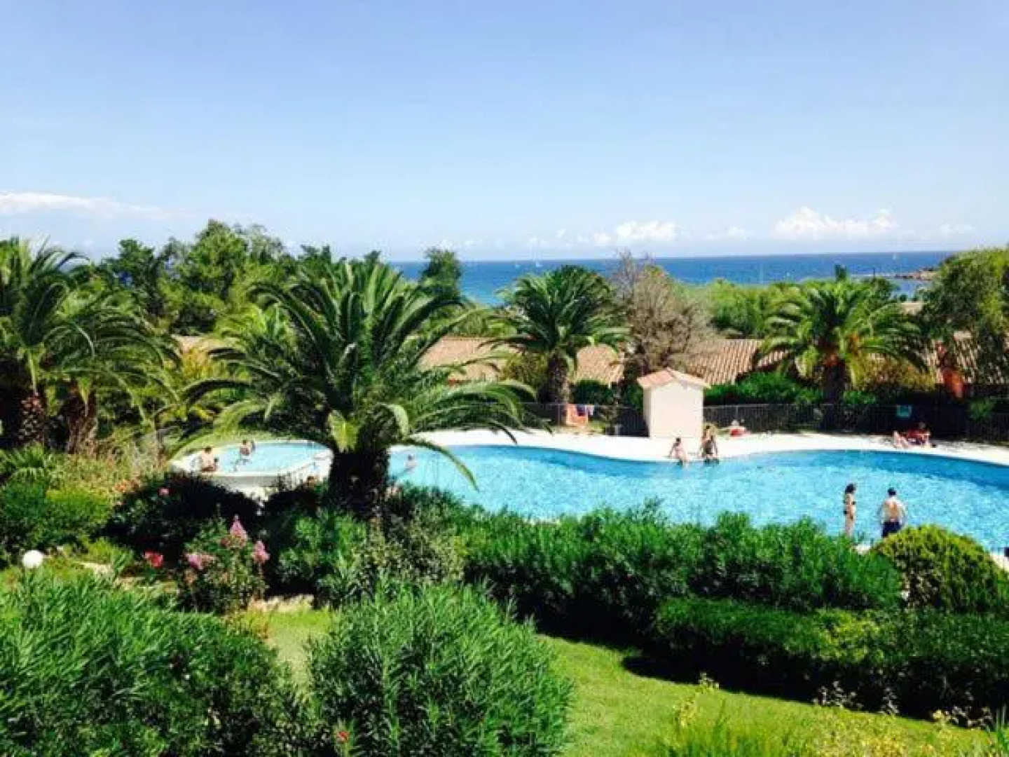 VILLA 2 à 6 pers - 2 chambres - piscine tennis (résidence), plage 300 m