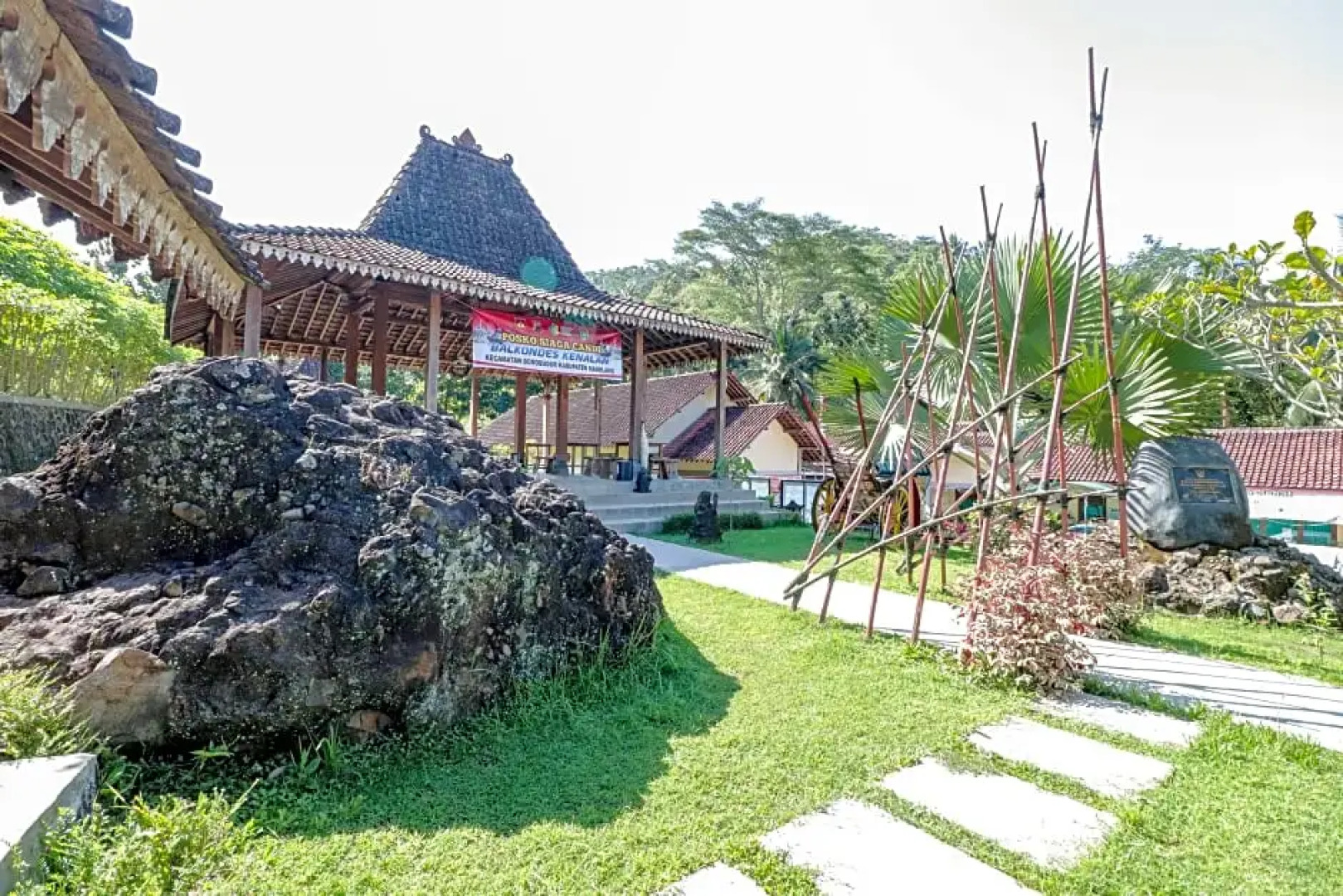 Balkondes Kenalan by ZUZU