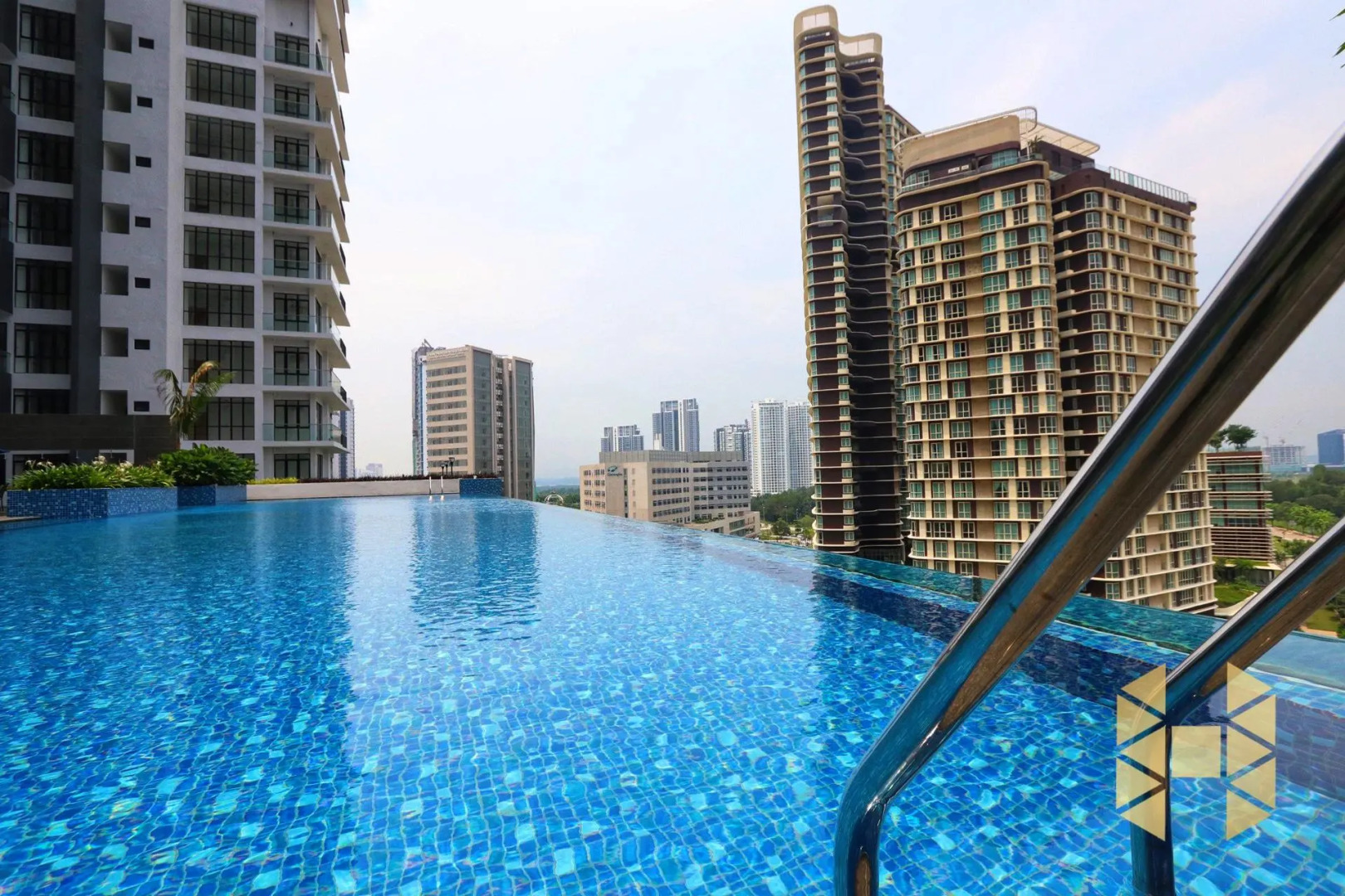 D Pristine Family Suite By Holi