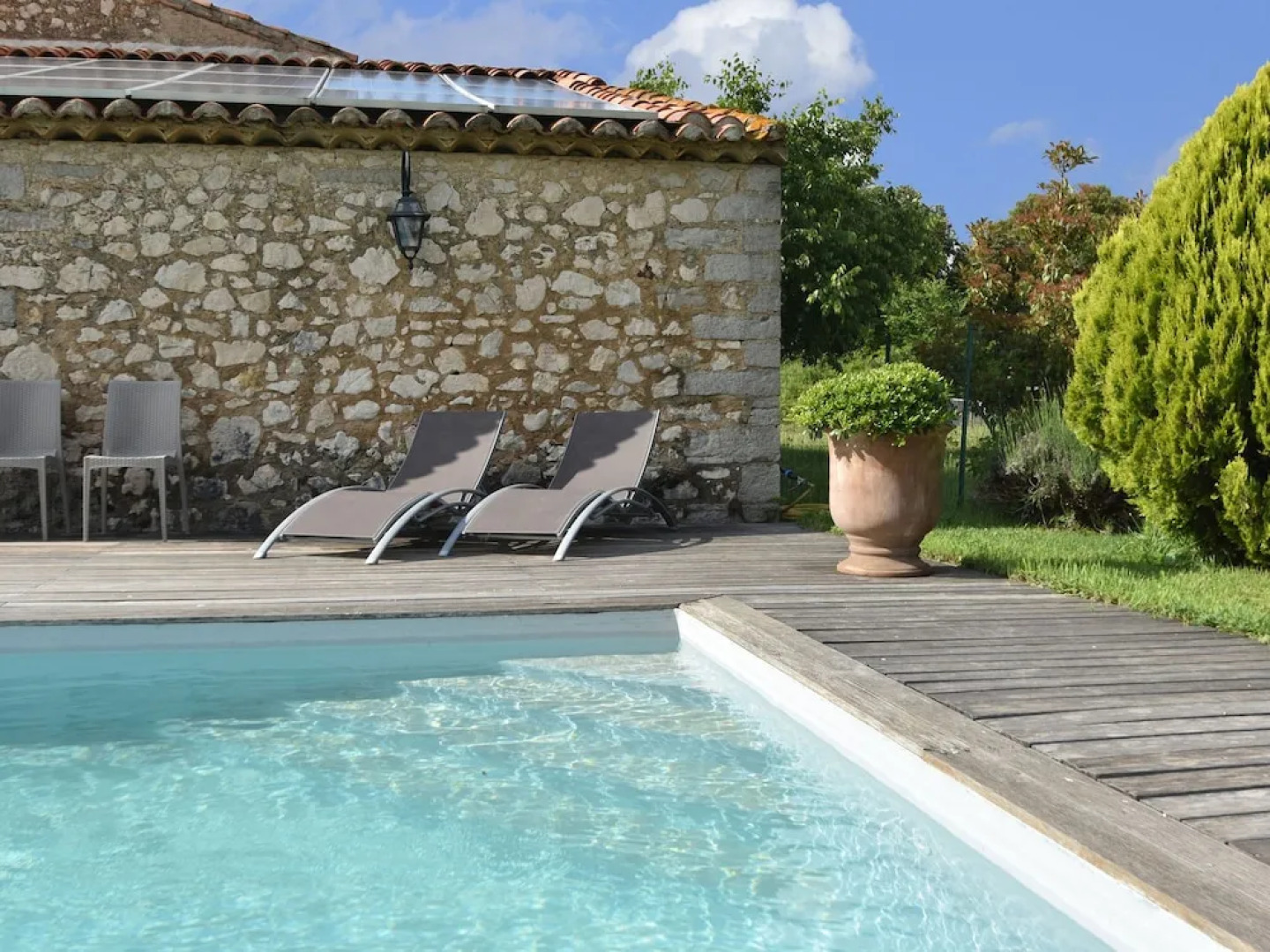 Spectacular Villa in Viols-en-laval With Swimming Pool