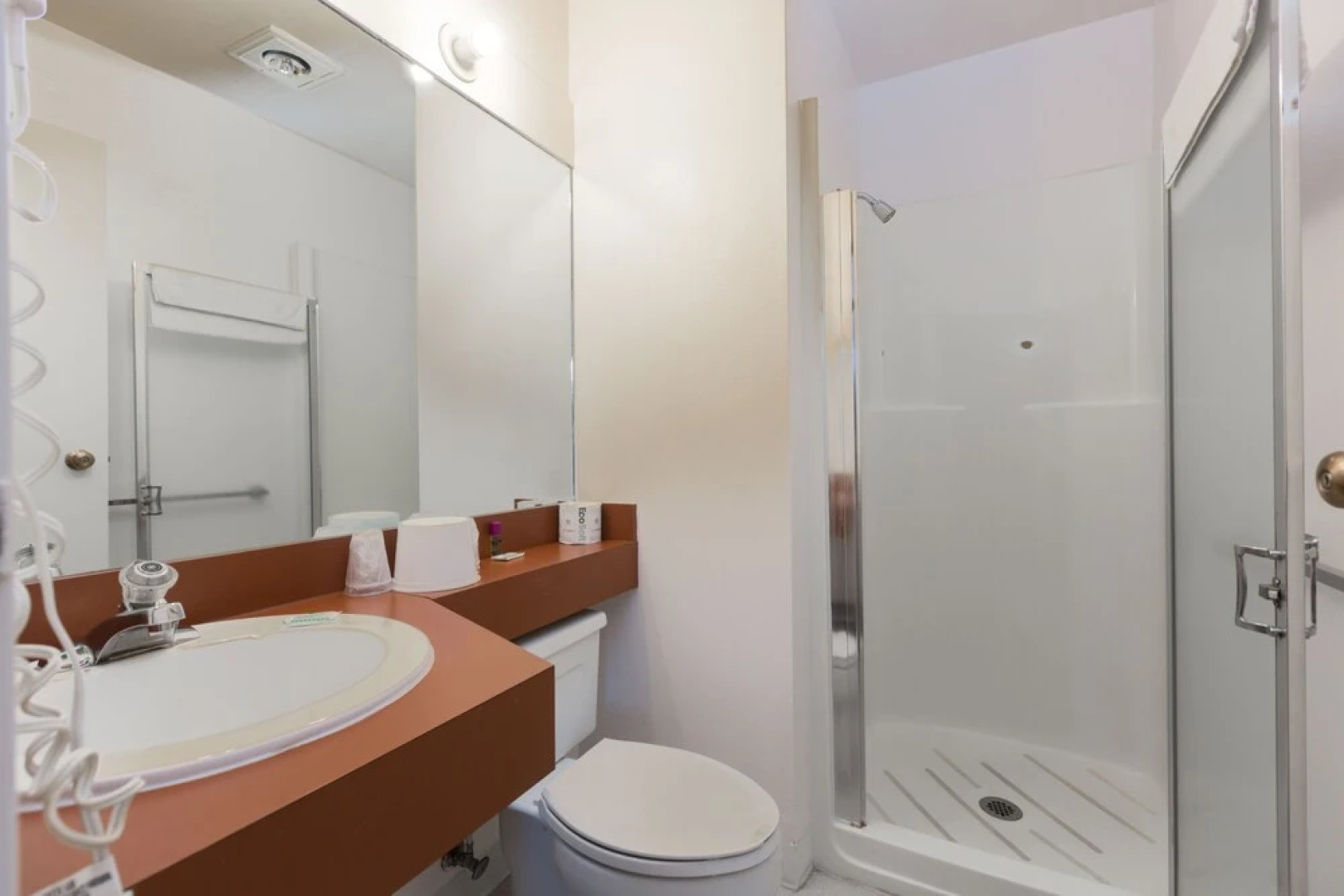 Cozy Cove Beachfront Resort Inn