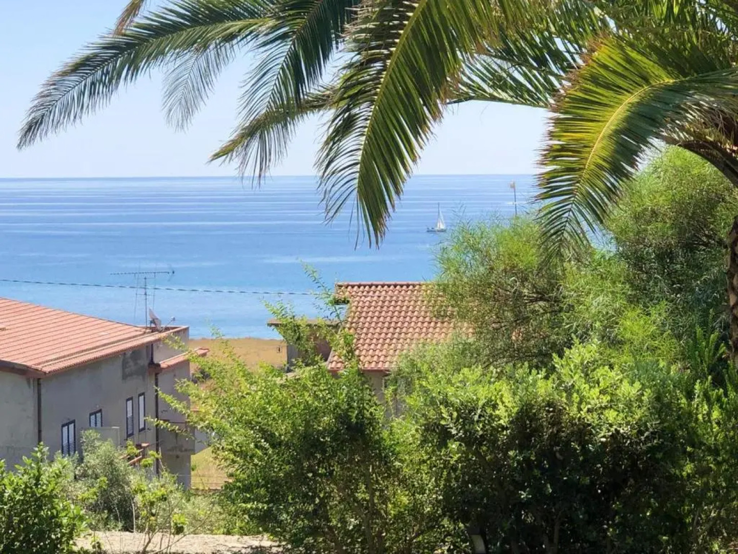 House With 5 Bedrooms in Brancaleone Marina, With Wonderful sea View, Enclosed Garden and Wifi Near the Beach