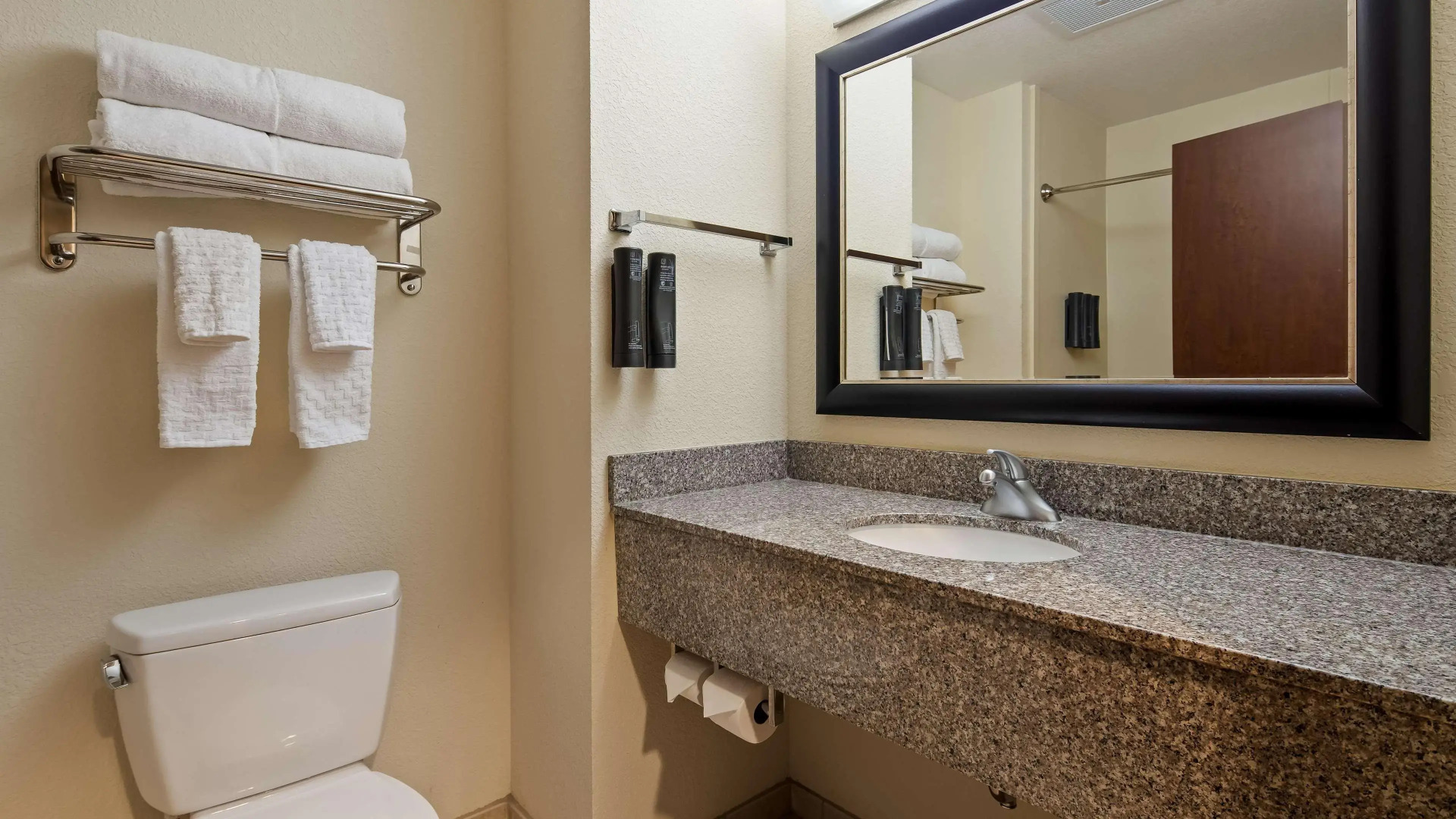 Best Western Plus Chain of Lakes Inn & Suites