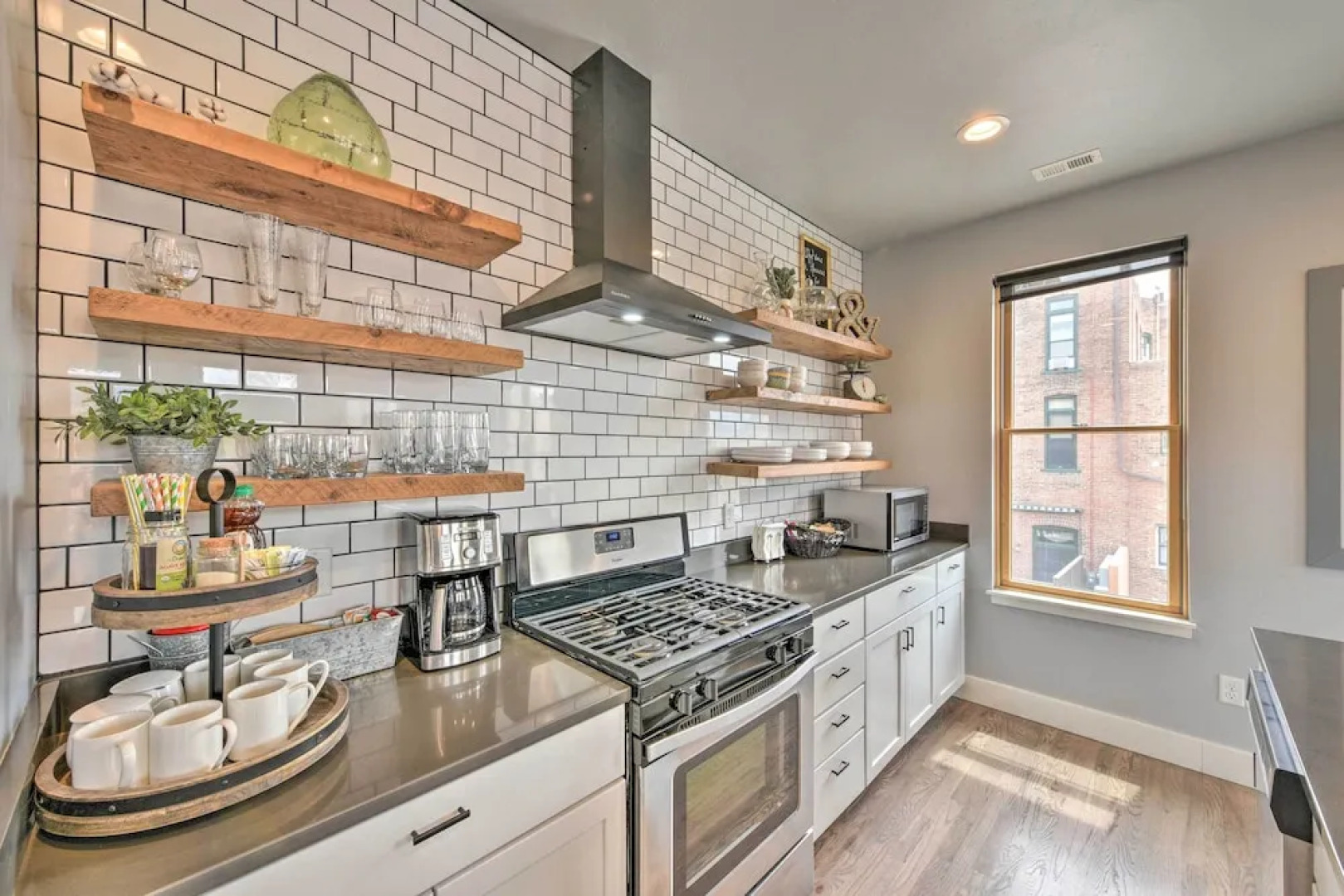 0660: Dtwn Salida Condo w/ Balcony