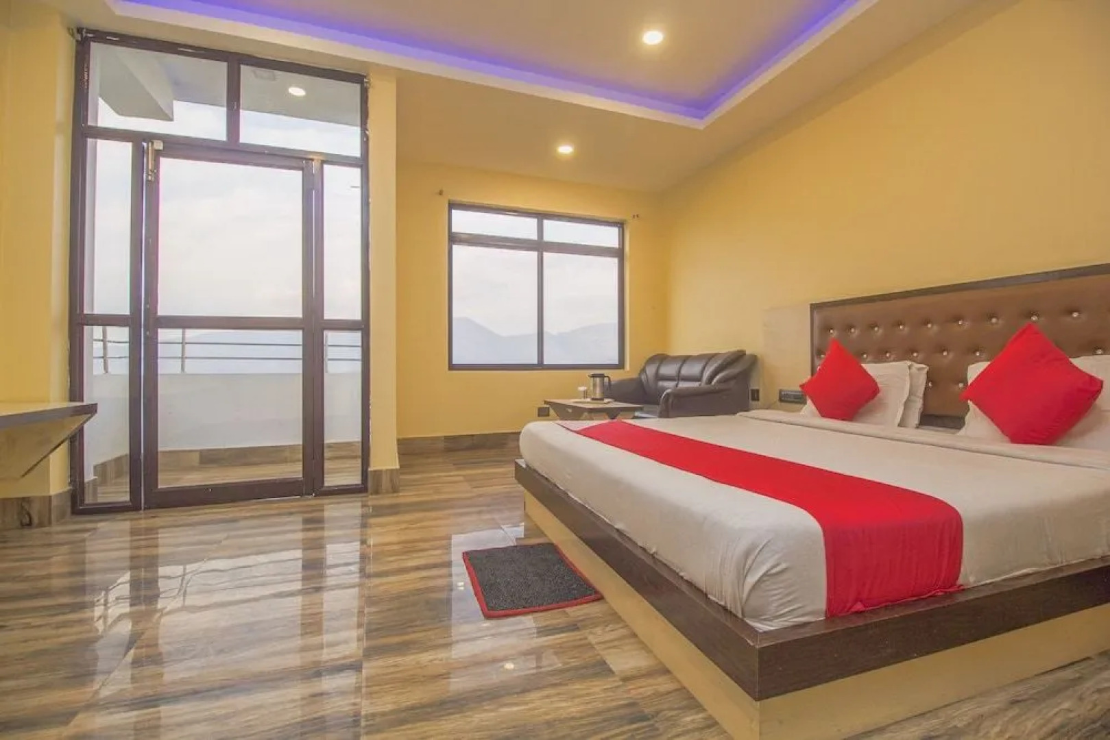 OYO 28105 Hotel Blue Sapphire