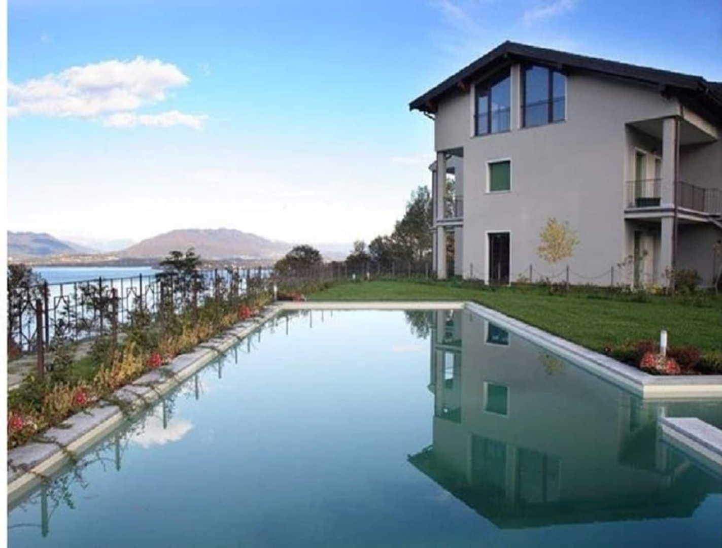 Lakeside Flat With Swimming Pool and air Conditioning