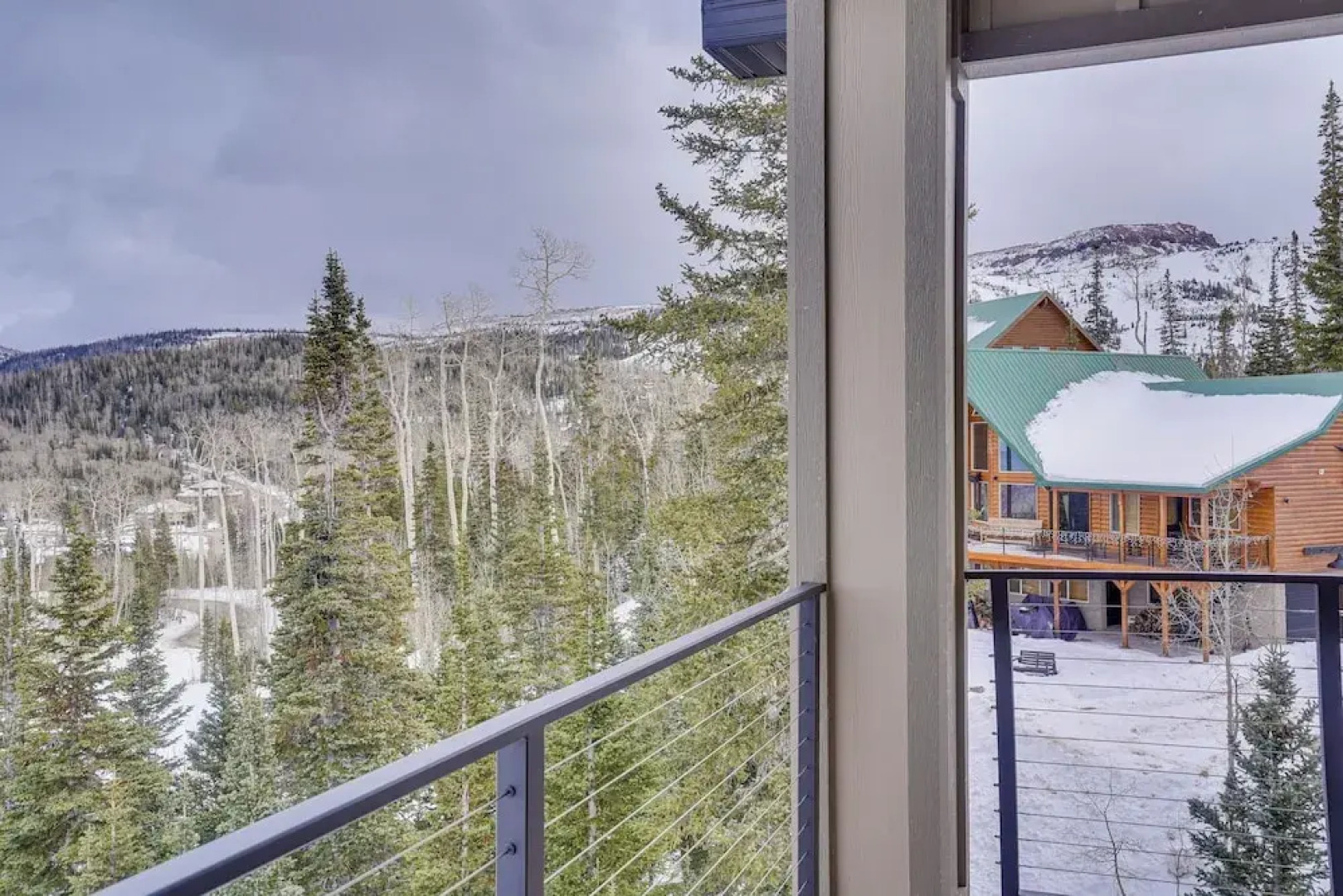 Spacious Utah Escape w/ Balcony & Mountain Views!