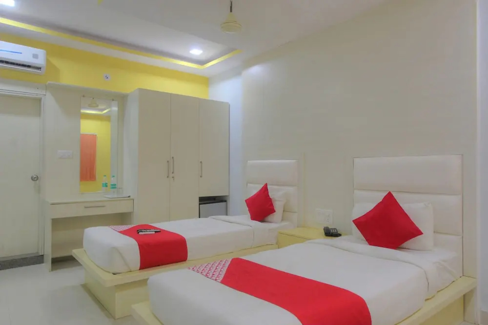 Capital O 15965 Hotel Nandi Gateway