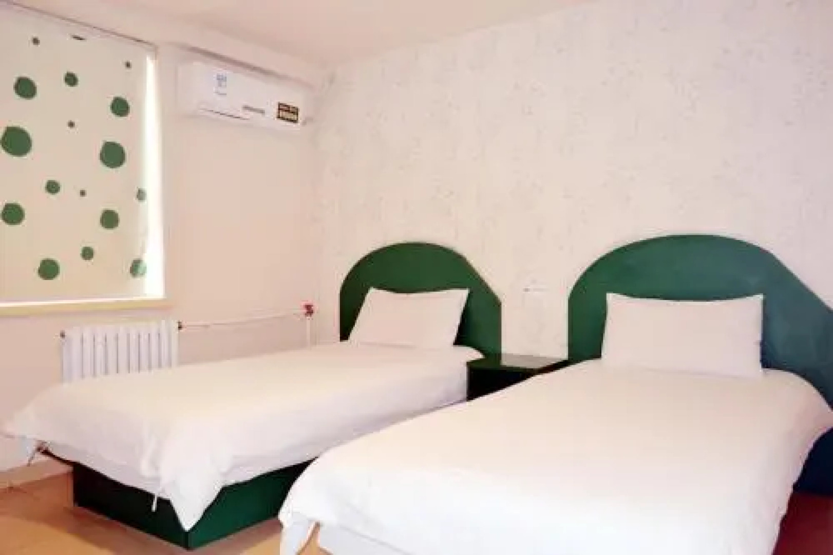 Qian Li Xing Inn Xin Hua Ji Mao Branch