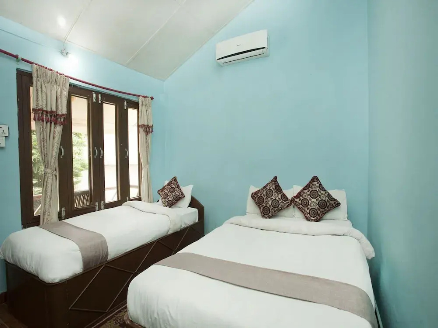 SPOT ON 486 Hotel Holy Lodge