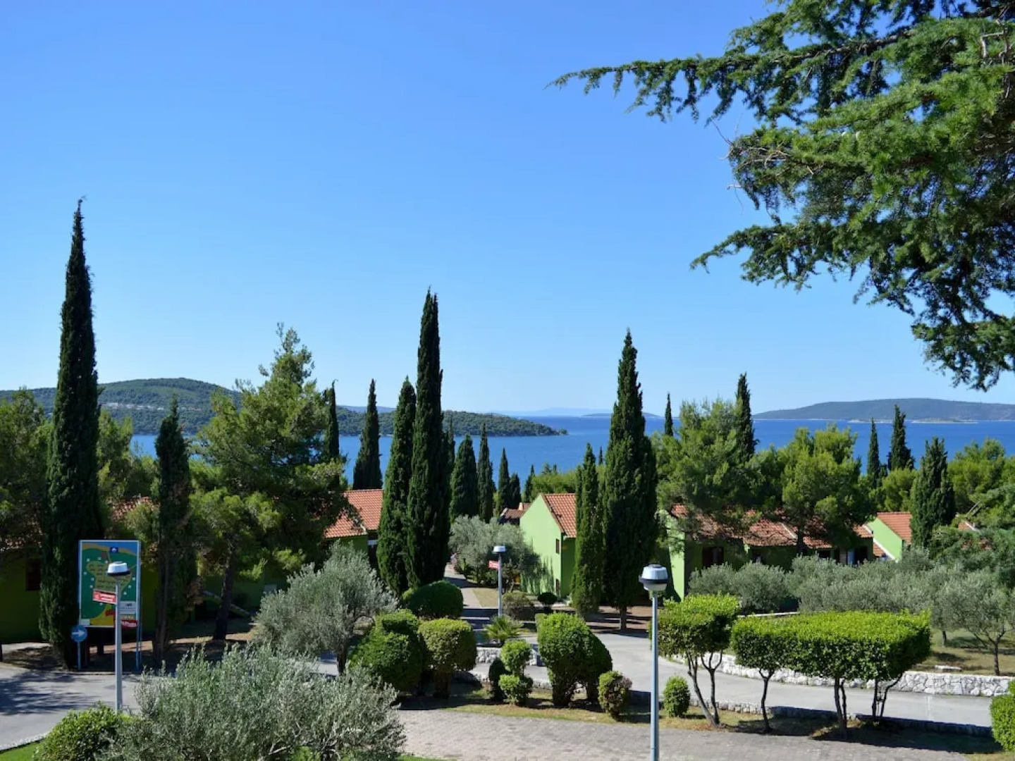 Tidy Apartment With Wifi, 4 km From City of Trogir