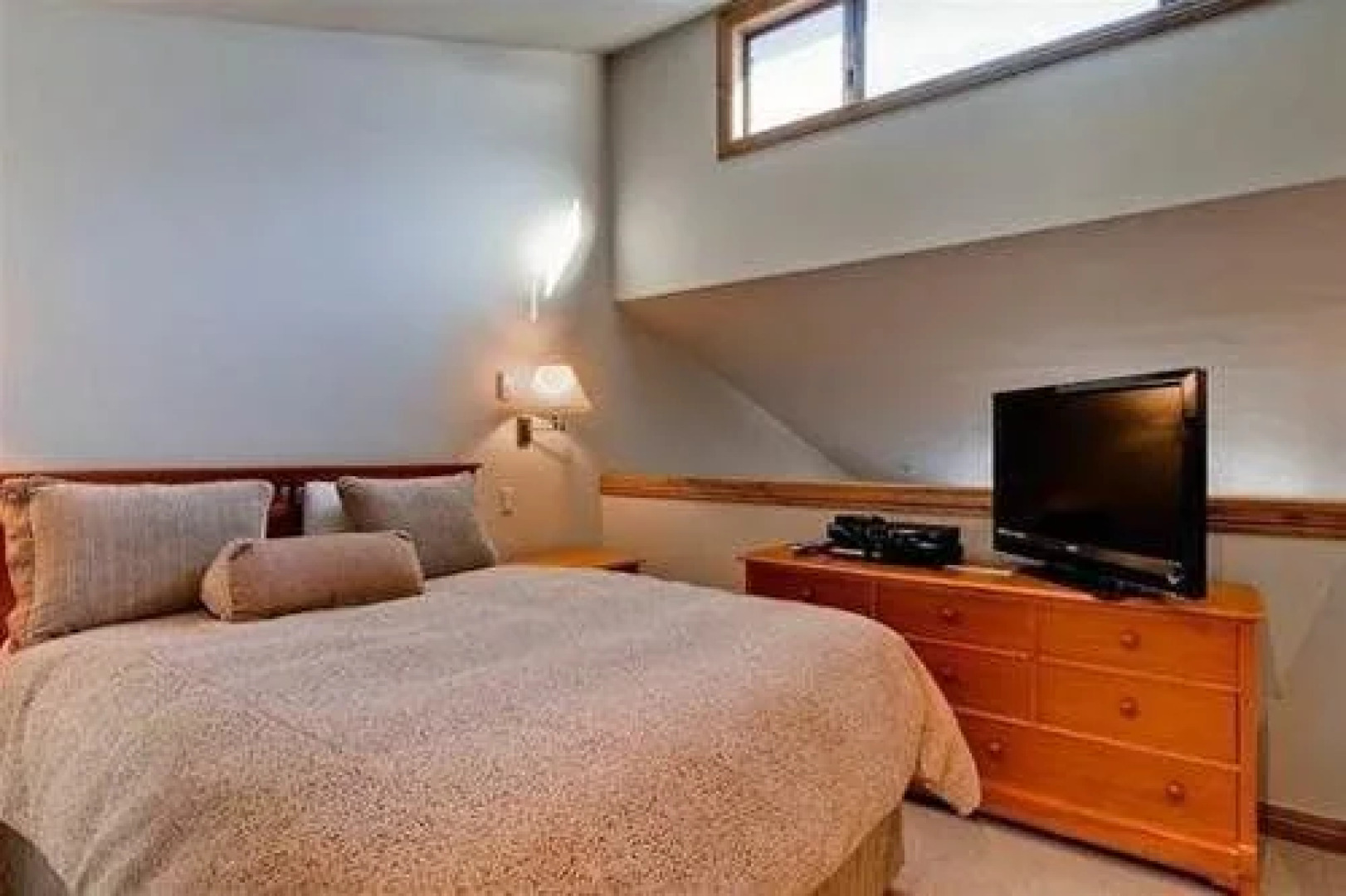 Snowrun in Warm Springs by Alpine Lodging