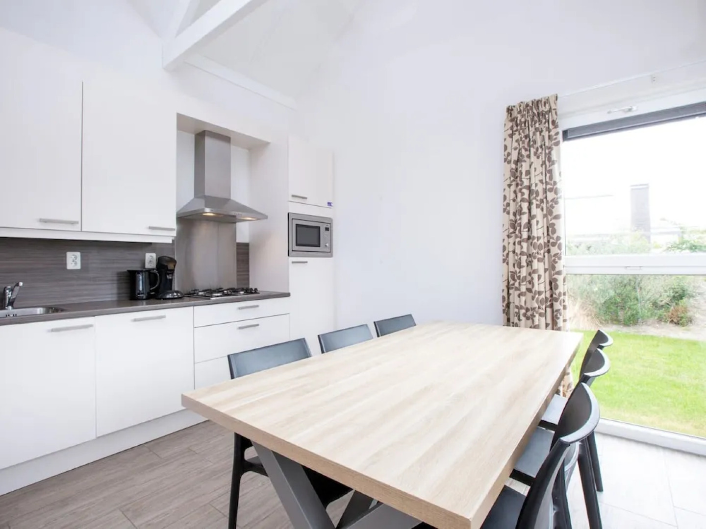 Detached Single Story Holiday Home Near the Sea